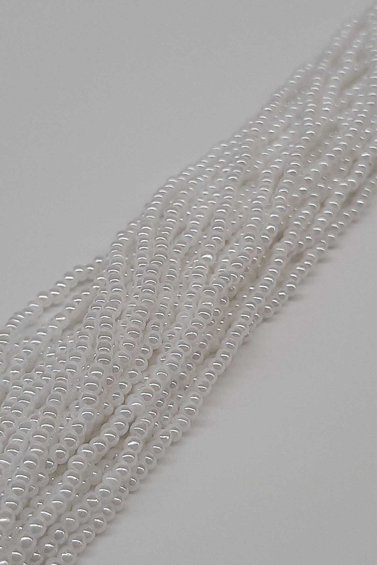 الخرز الرمل سلسلة بيضاء لامعة