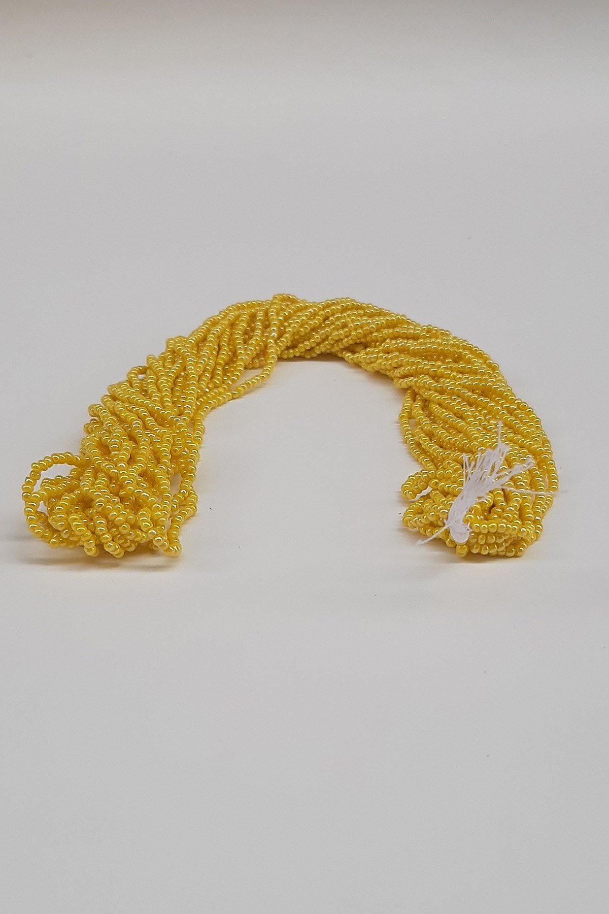 الخرز الرملي تسلسل مغرة لامعة