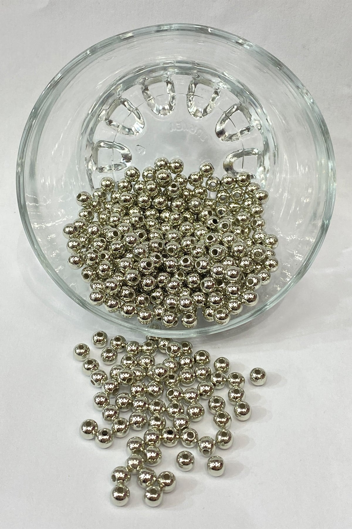 Shiny Plastic Beads 50 gr