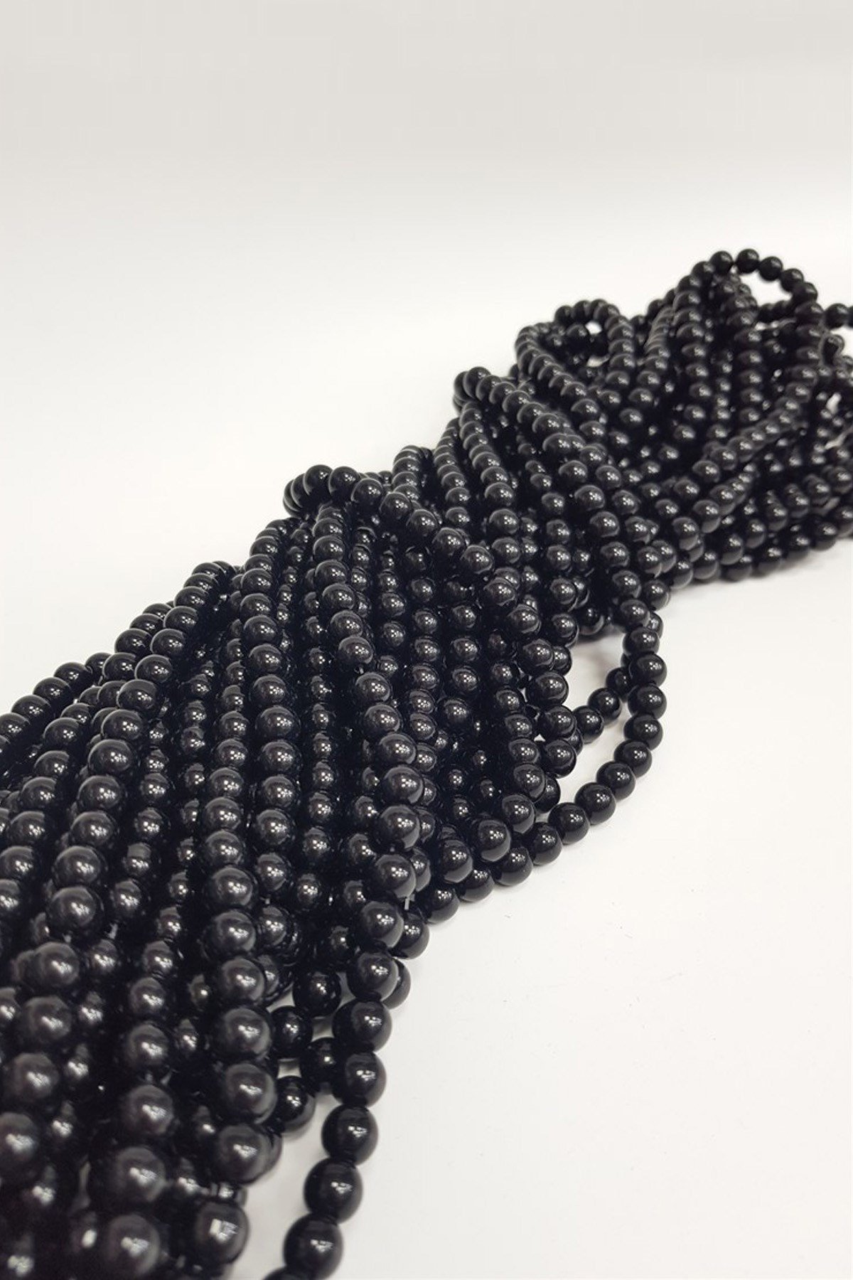 خرز زجاجي من سلسلة الجزع الأسود اللامع