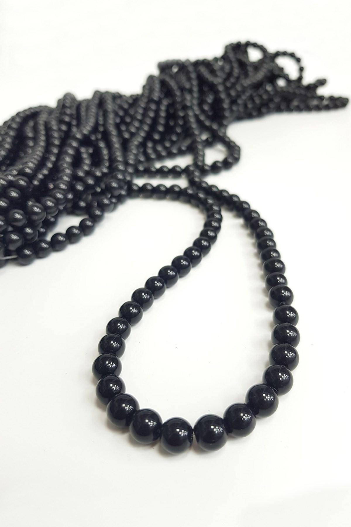 خرز زجاجي من سلسلة الجزع الأسود اللامع