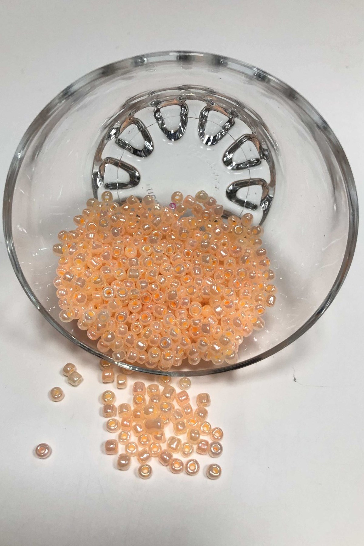 Parlak Yavruağzı Kum Boncuk Orta Boy 4 mm 50 gr