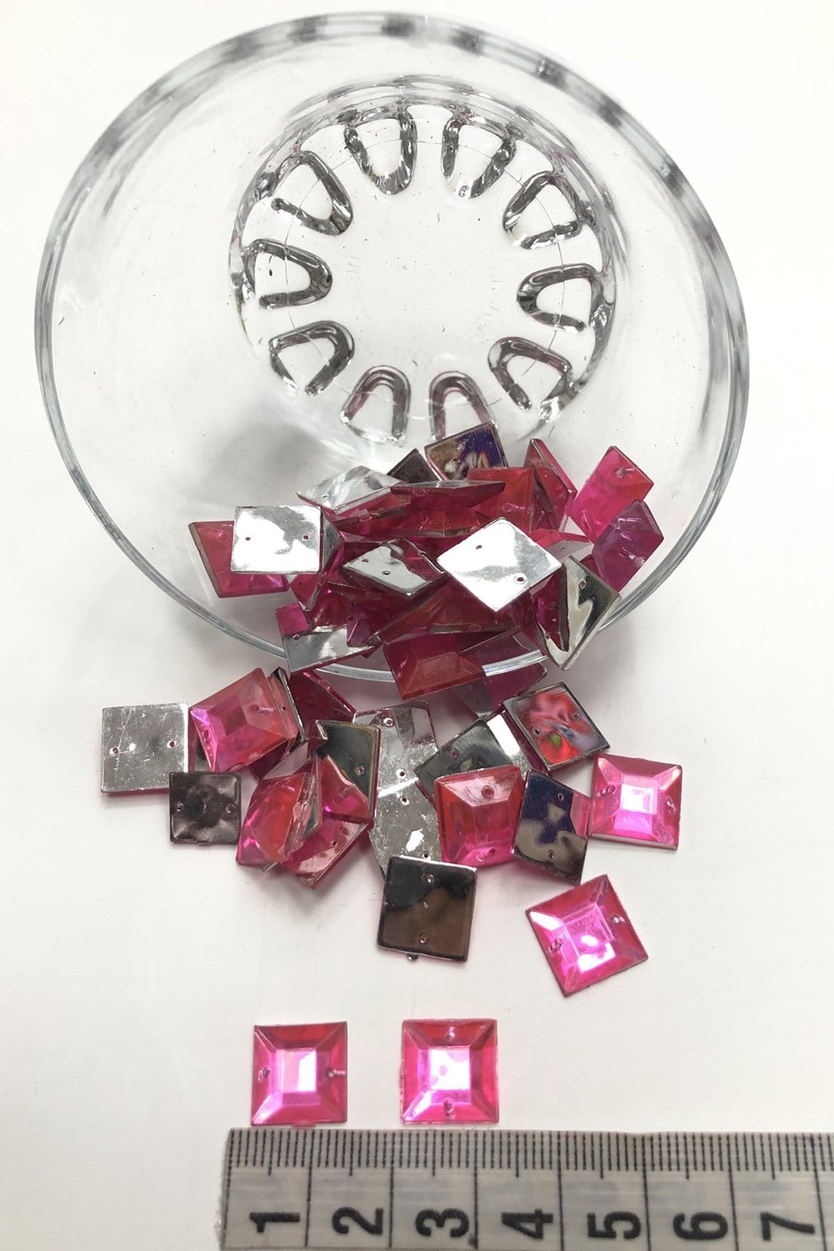 Pembe Kare Plastik Dikme Taş 20 gr