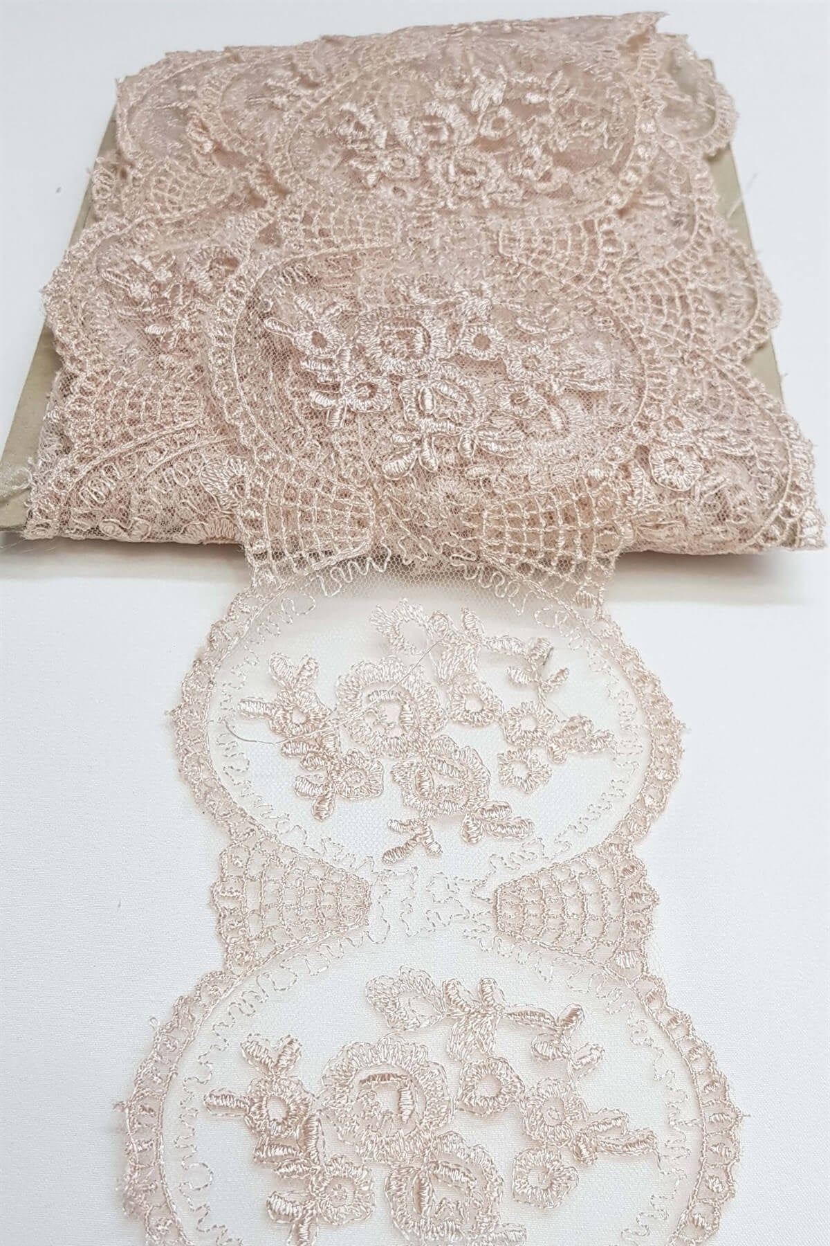 Pudra Geniş Desenli Dantel Şerit