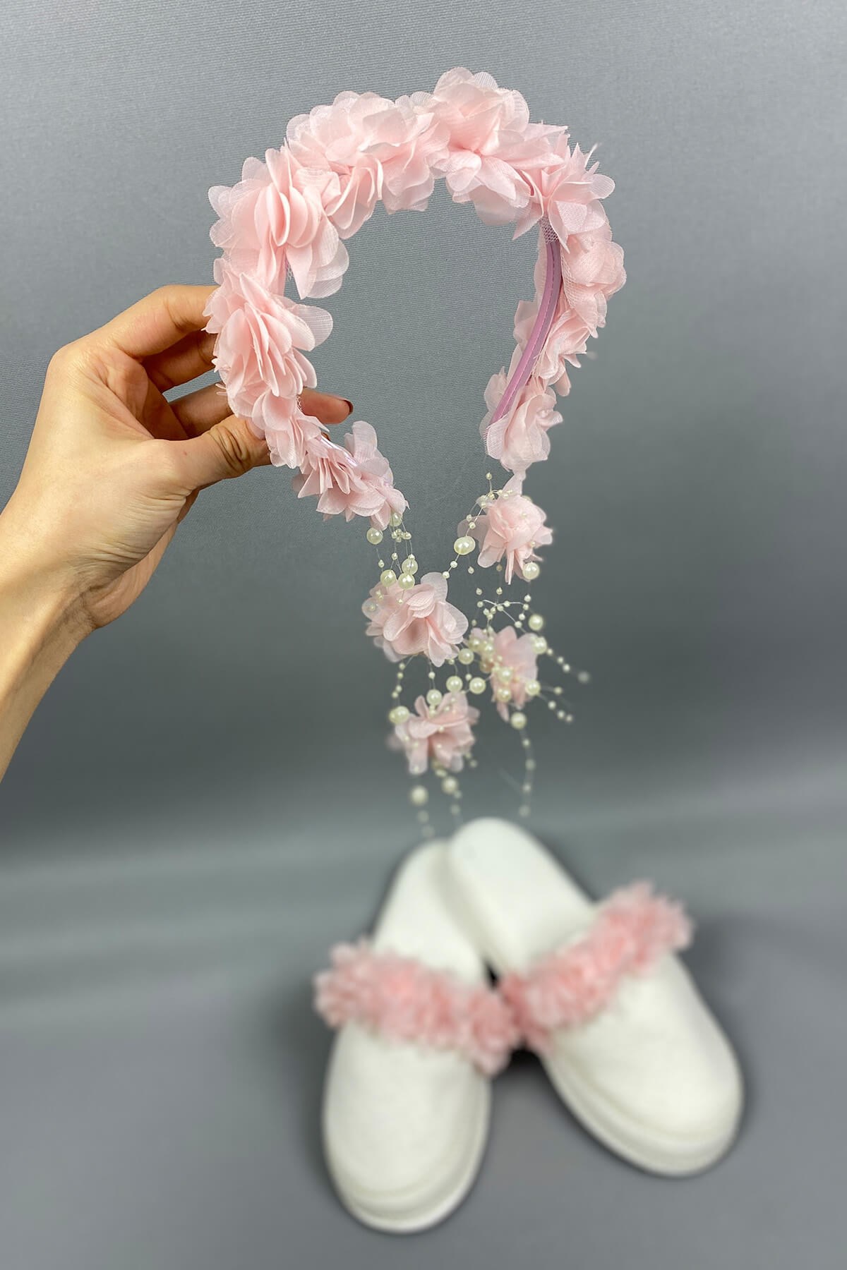 Pudra Lazer Çiçekli İncili Taç ve Lohusa Terlik Seti