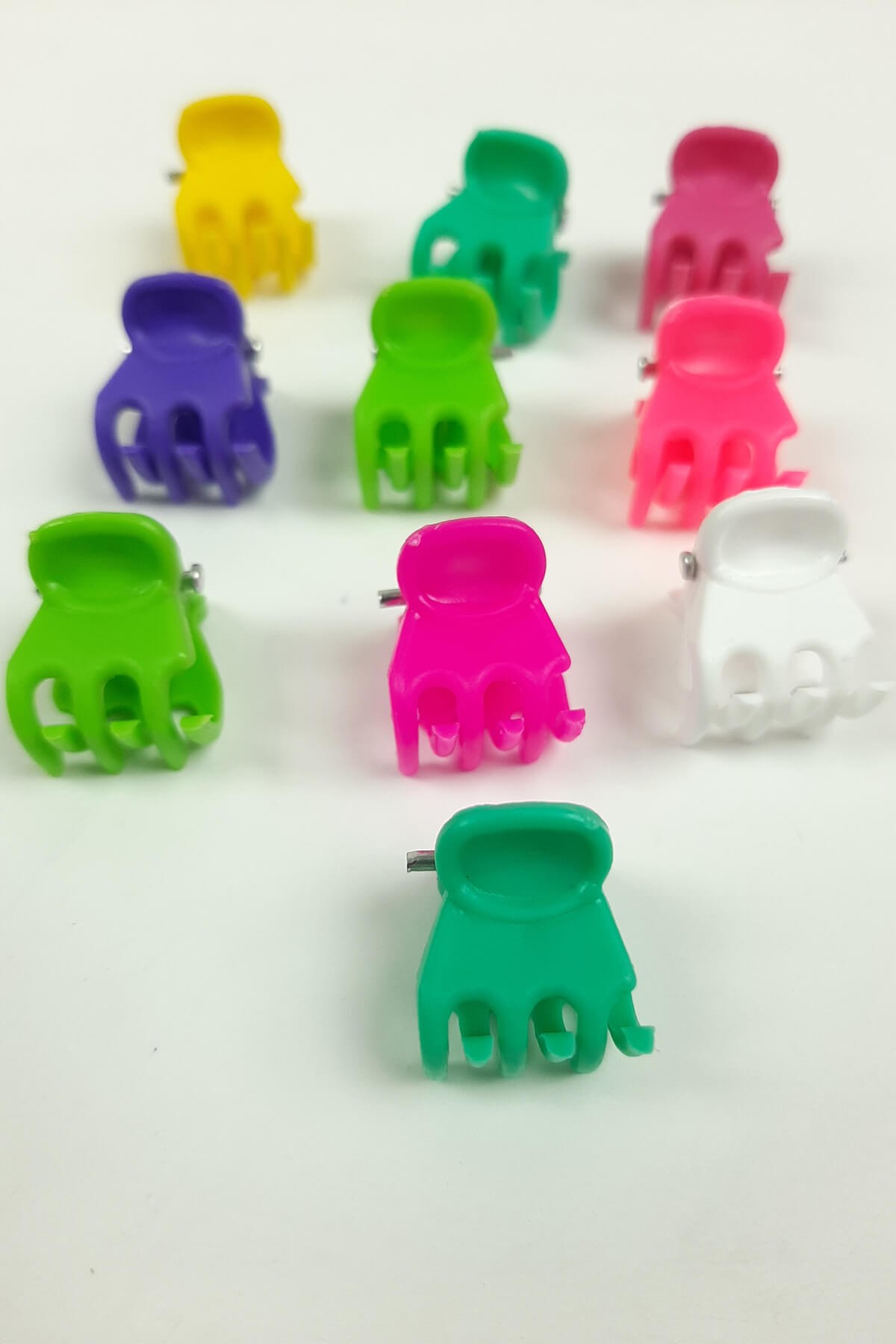 مشبك مزلاج صغير ملون