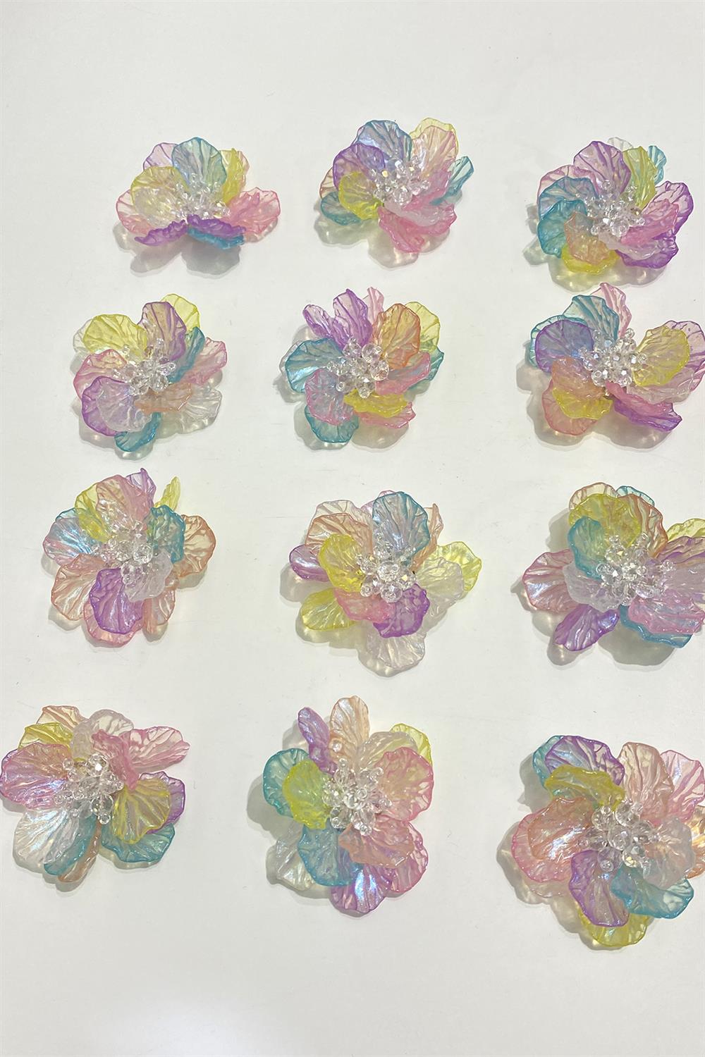 Rengarenk Sedef Yapraklı Kristal Boncuklu İncili Broş