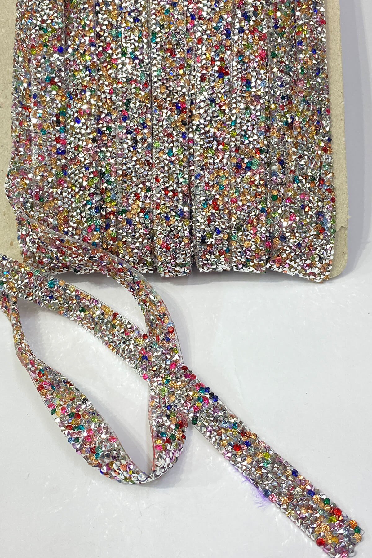 Renkli Janjanlı Ütüyle Yapışan Plastik Şerit Taş