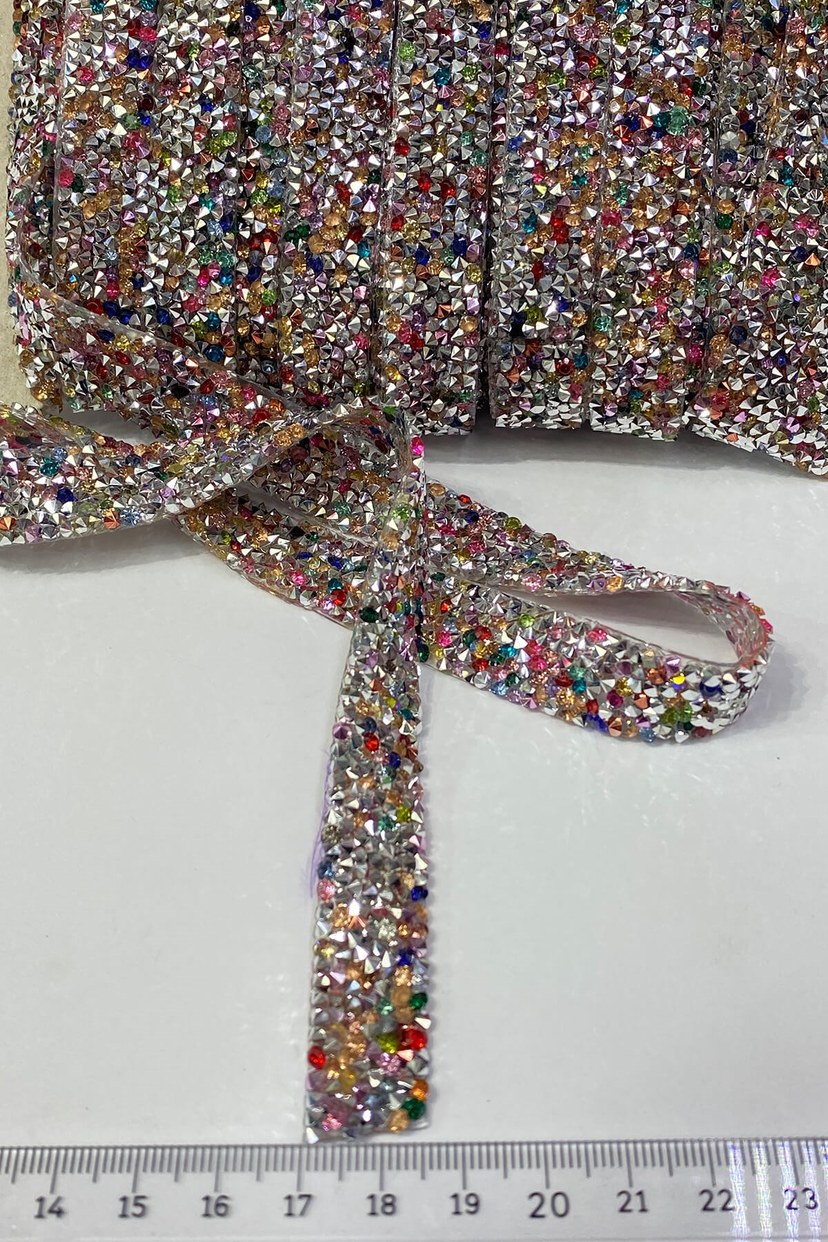 Renkli Janjanlı Ütüyle Yapışan Plastik Şerit Taş