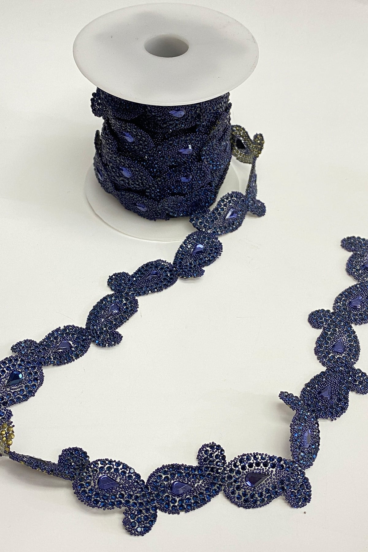 Şal Desen Ütüyle Yapışan Şerit Taş Aplik