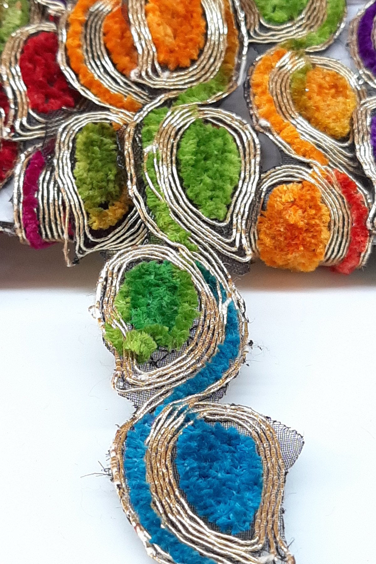 Paisley Patterned Antique Stripe Guipure