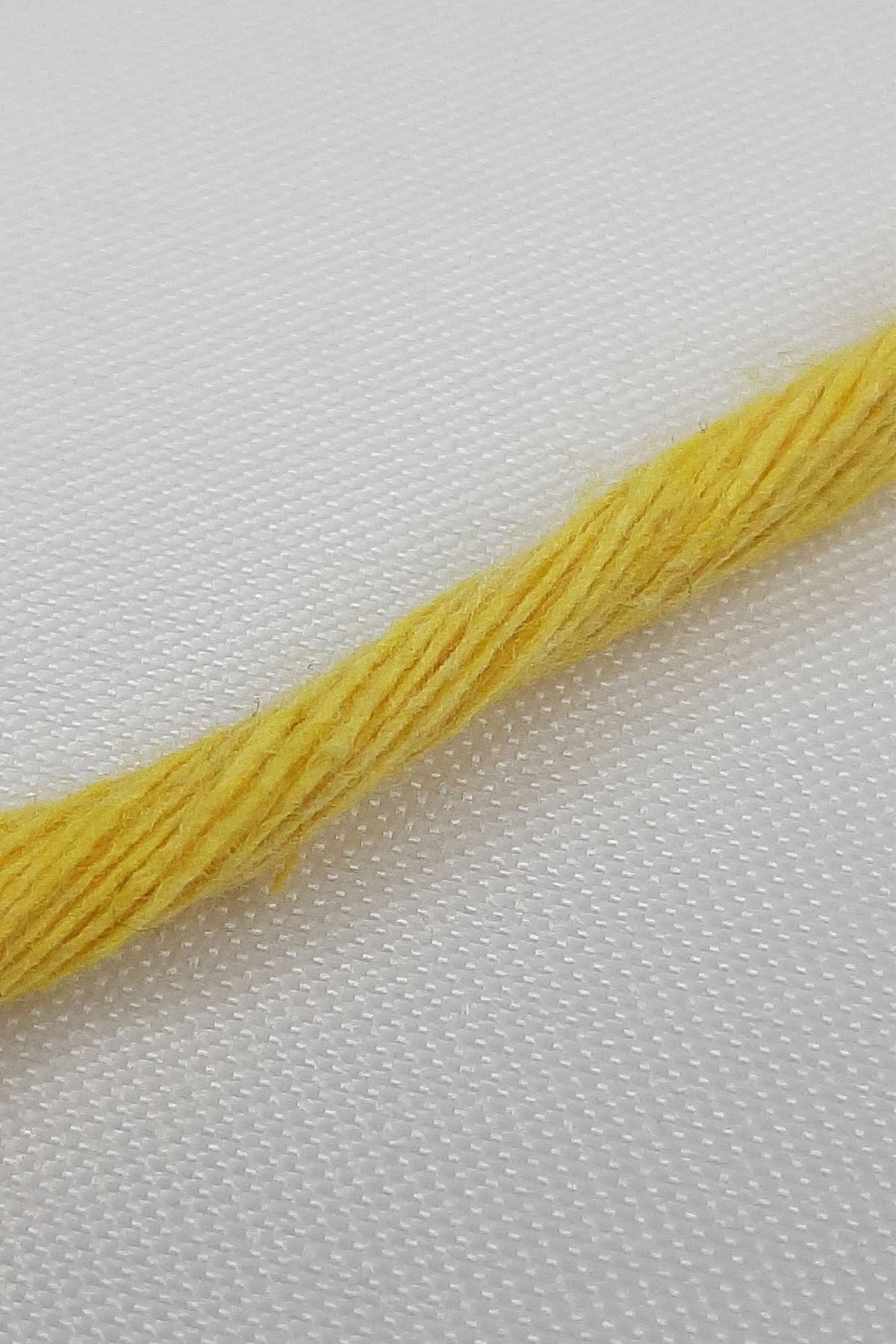 حبل مكرميه ملفوف ناعم أصفر 100 متر