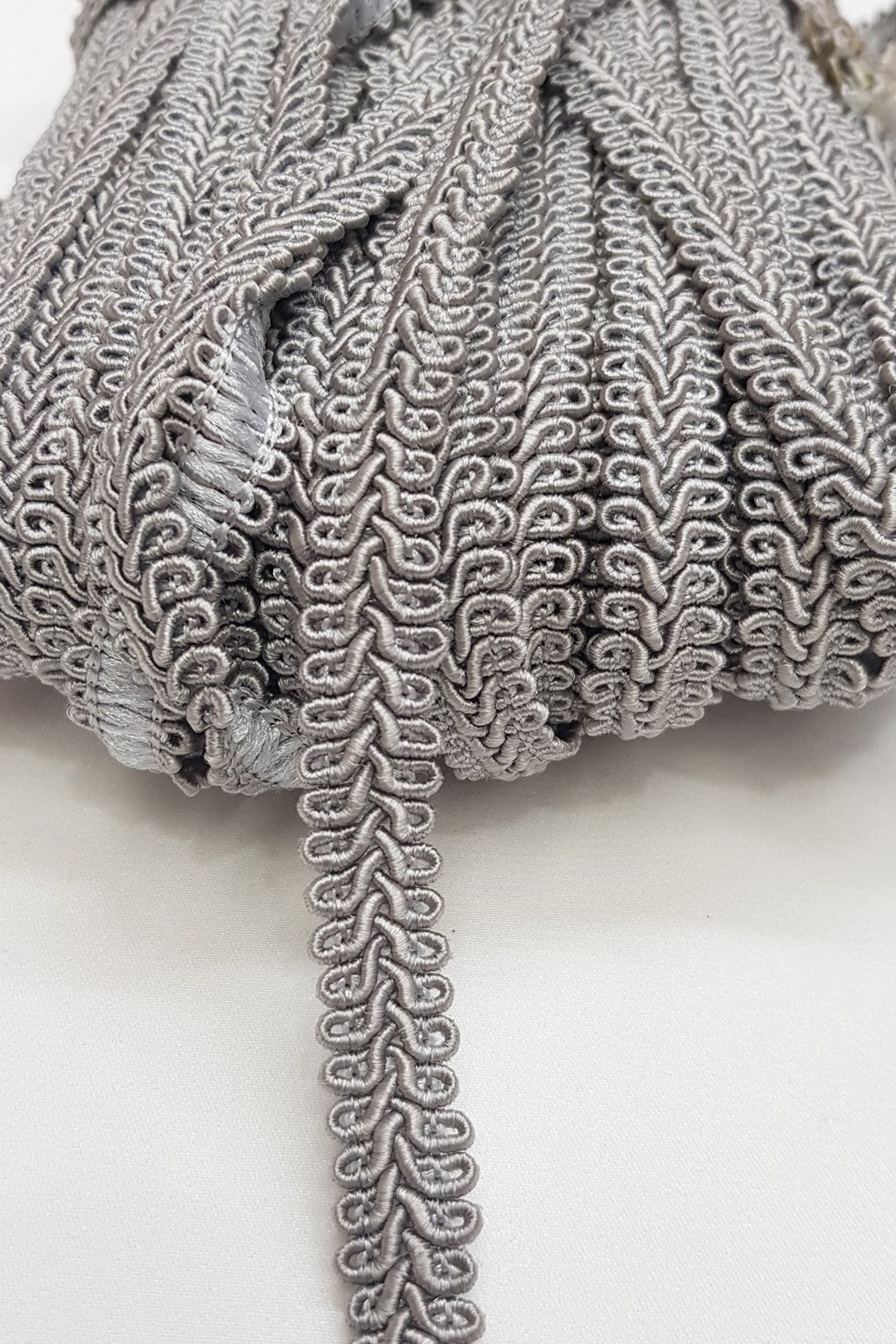 Medium Gray Color Decorative Water Stone 1.50 cm