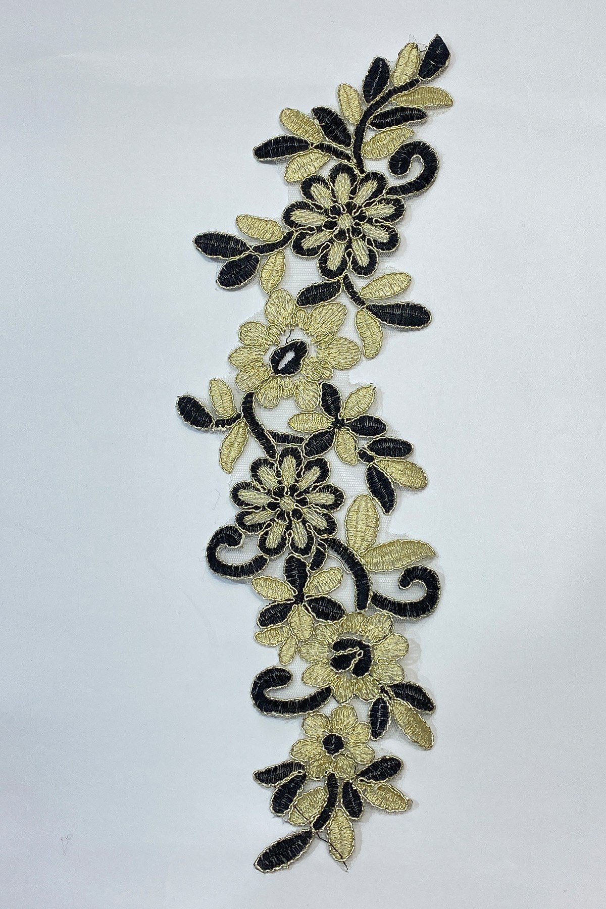 Siyah Desenli Dantel Güpür Aplik