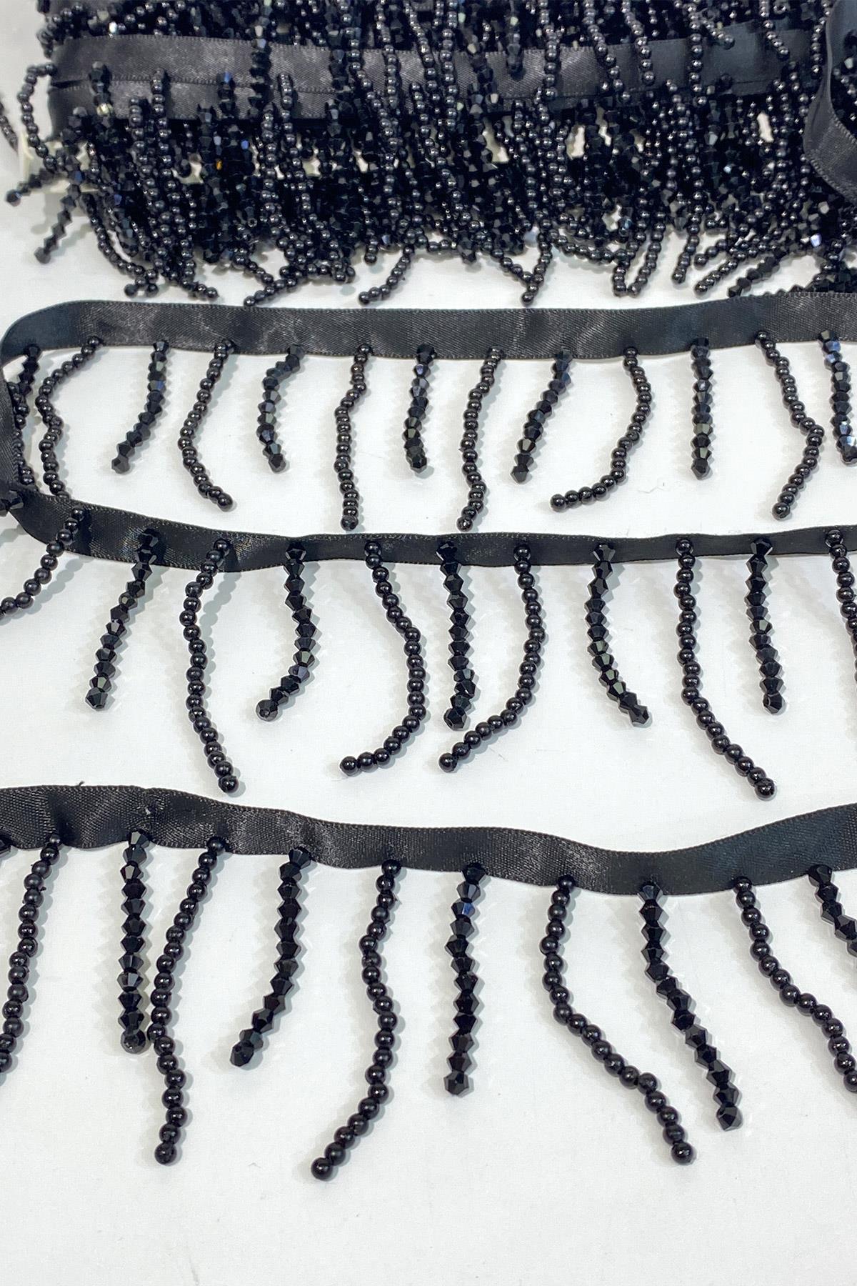 Siyah Kristal Boncuk Ve İnci İşlemeli Saçak Püskül