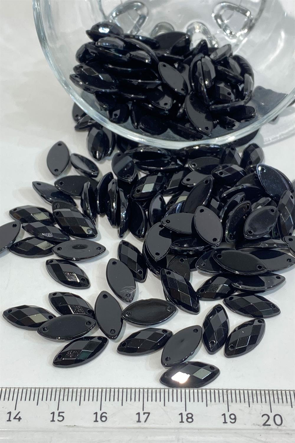 Siyah Mekik Dikme Plastik Taş Boncuk 10 Gr