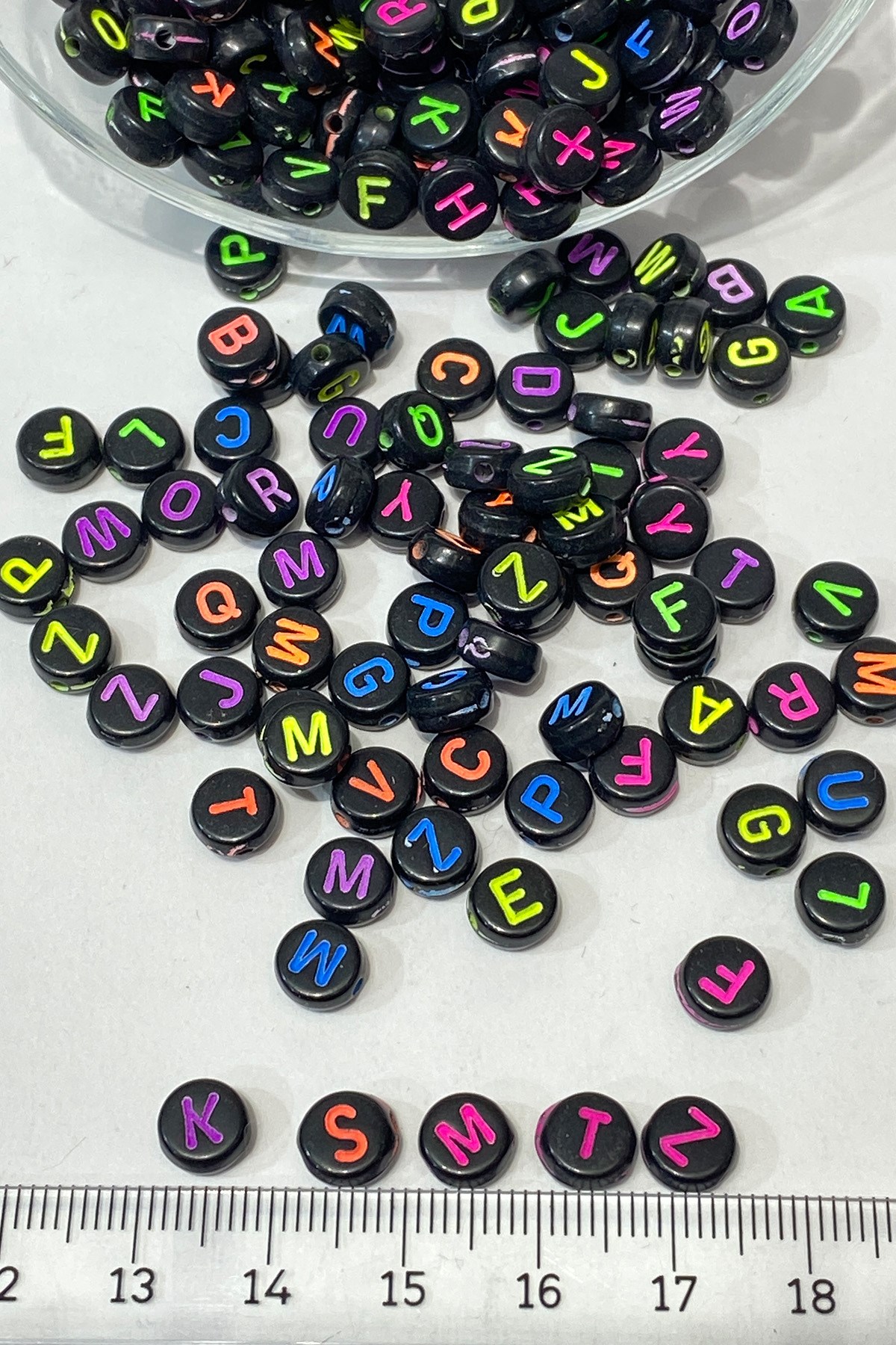 Siyah-Renkli Yuvarlak Harf Boncuk 100 Adet