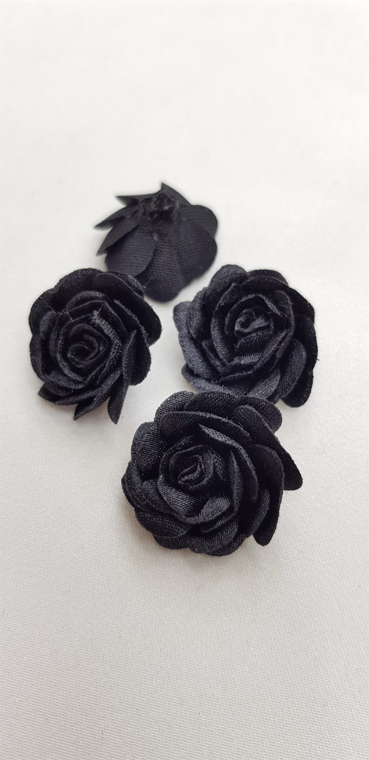 Siyah Saten Katmerli Gül  10'lu