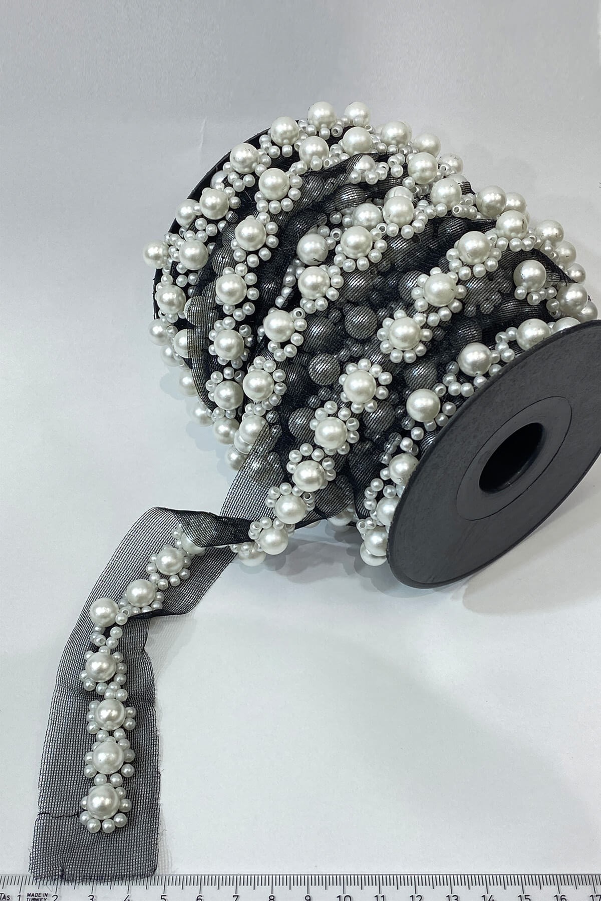 خلفية سوداء مطرزة باللؤلؤ والخرز الرملي الشريط 1 متر