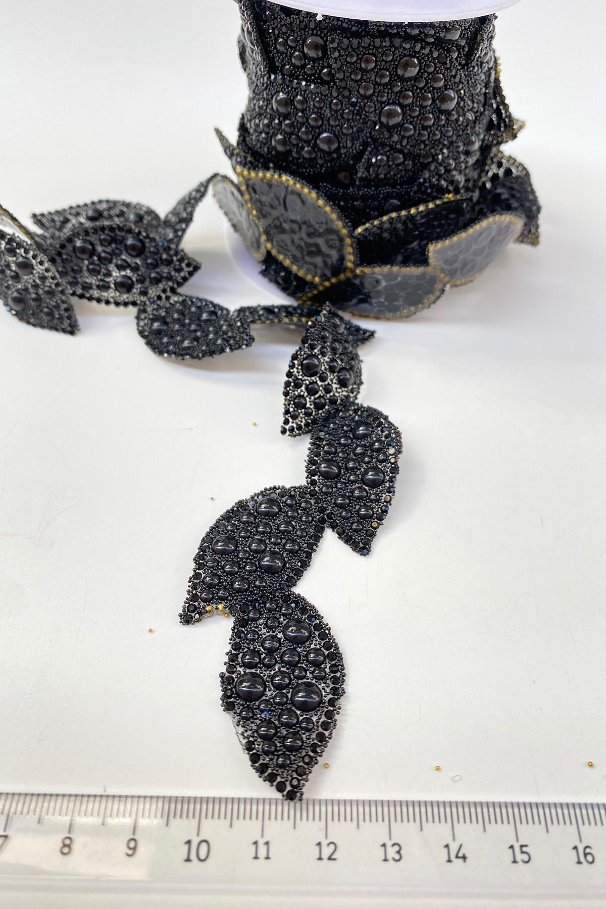 Black Leaf Motif Iron-on Stone Strip Sconce