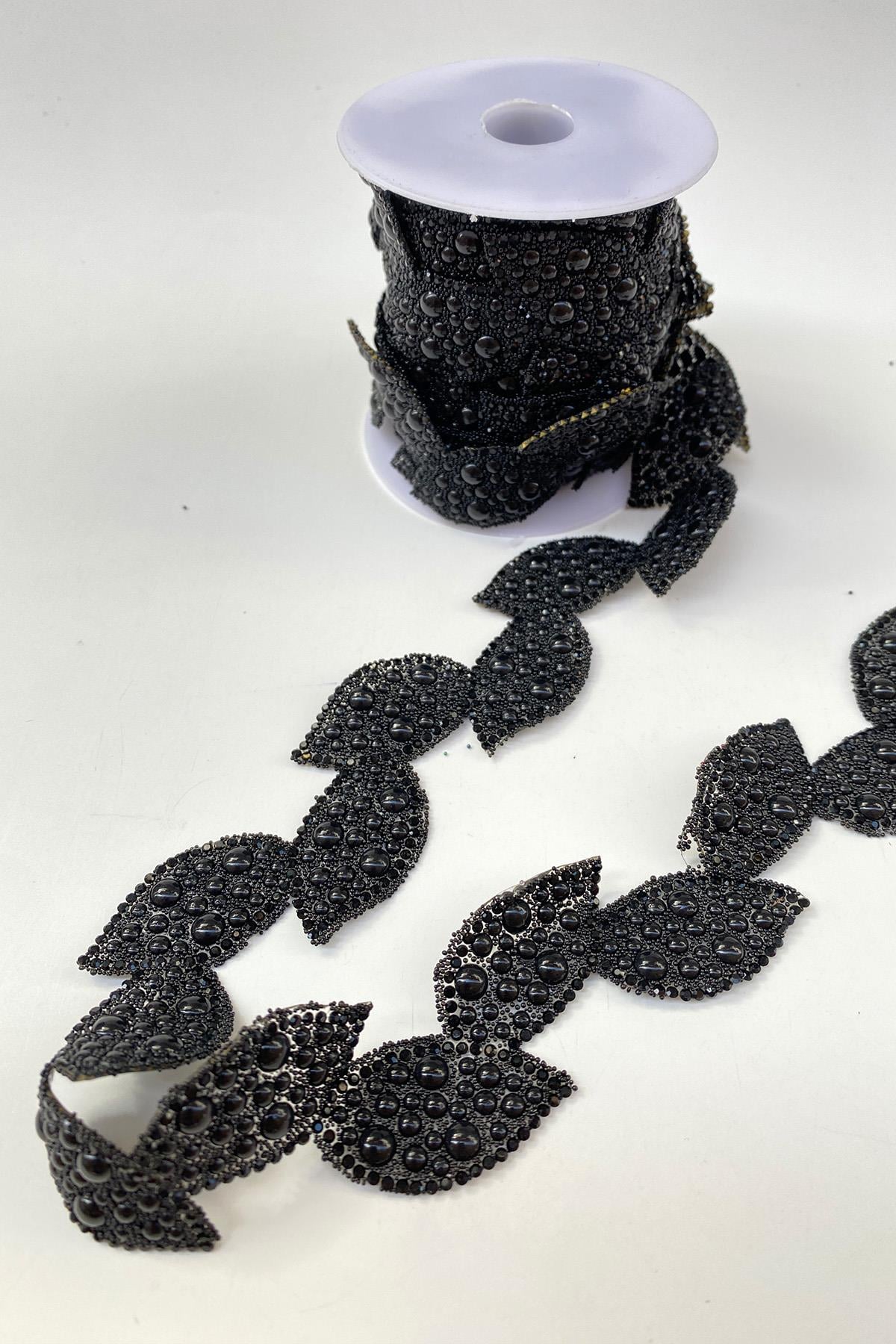 Black Leaf Motif Iron-on Stone Strip Sconce