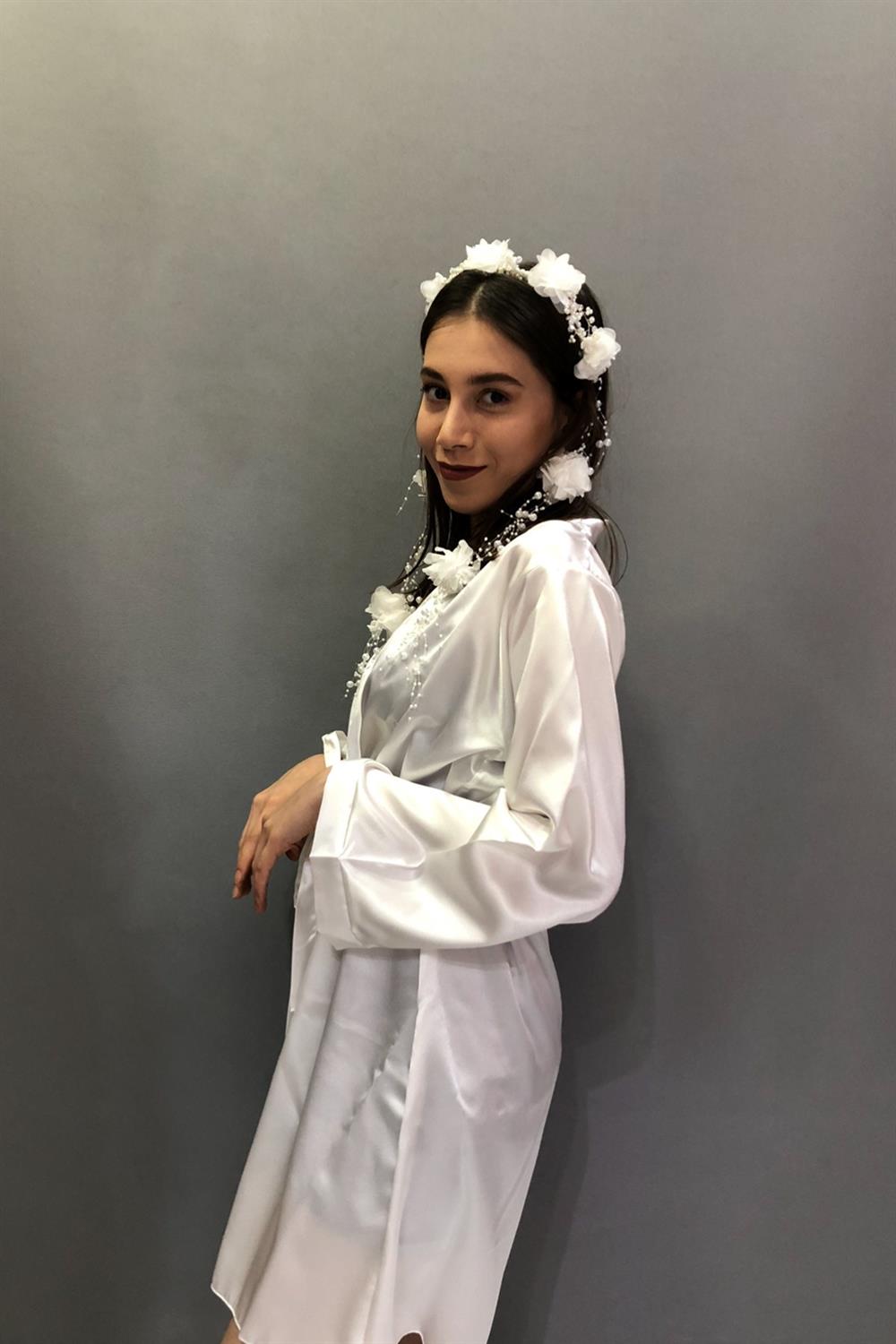Toptan Beyaz Renk Saten Bride Sabahlık ve Çiçekli Taç