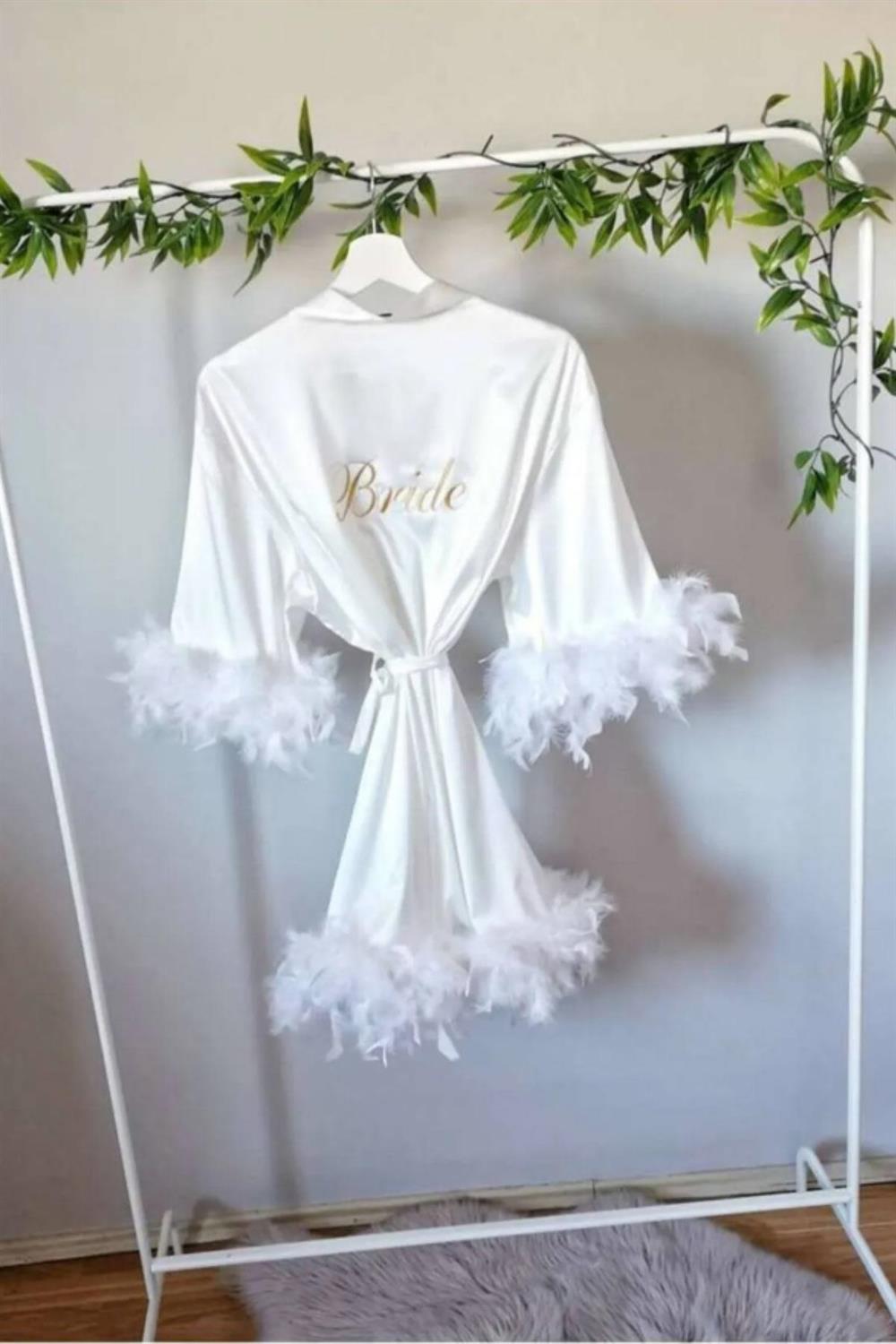 Toptan Saten Nakış İşlemeli İsme Özel Tüylü Bride Sabahlık Seti
