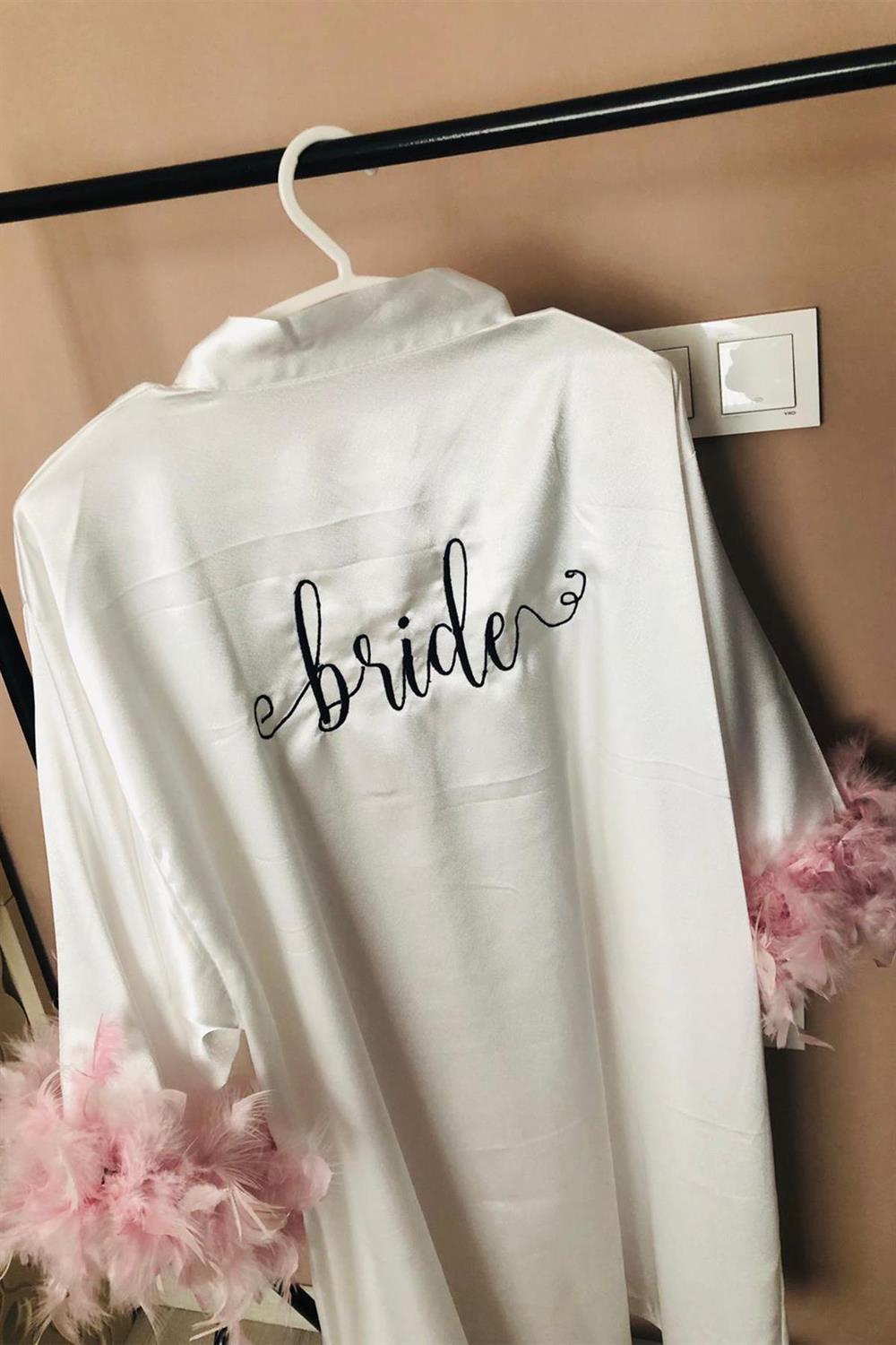 Toptan Siyah Nakış İşlemeli Tüylü Bride Sabahlığı