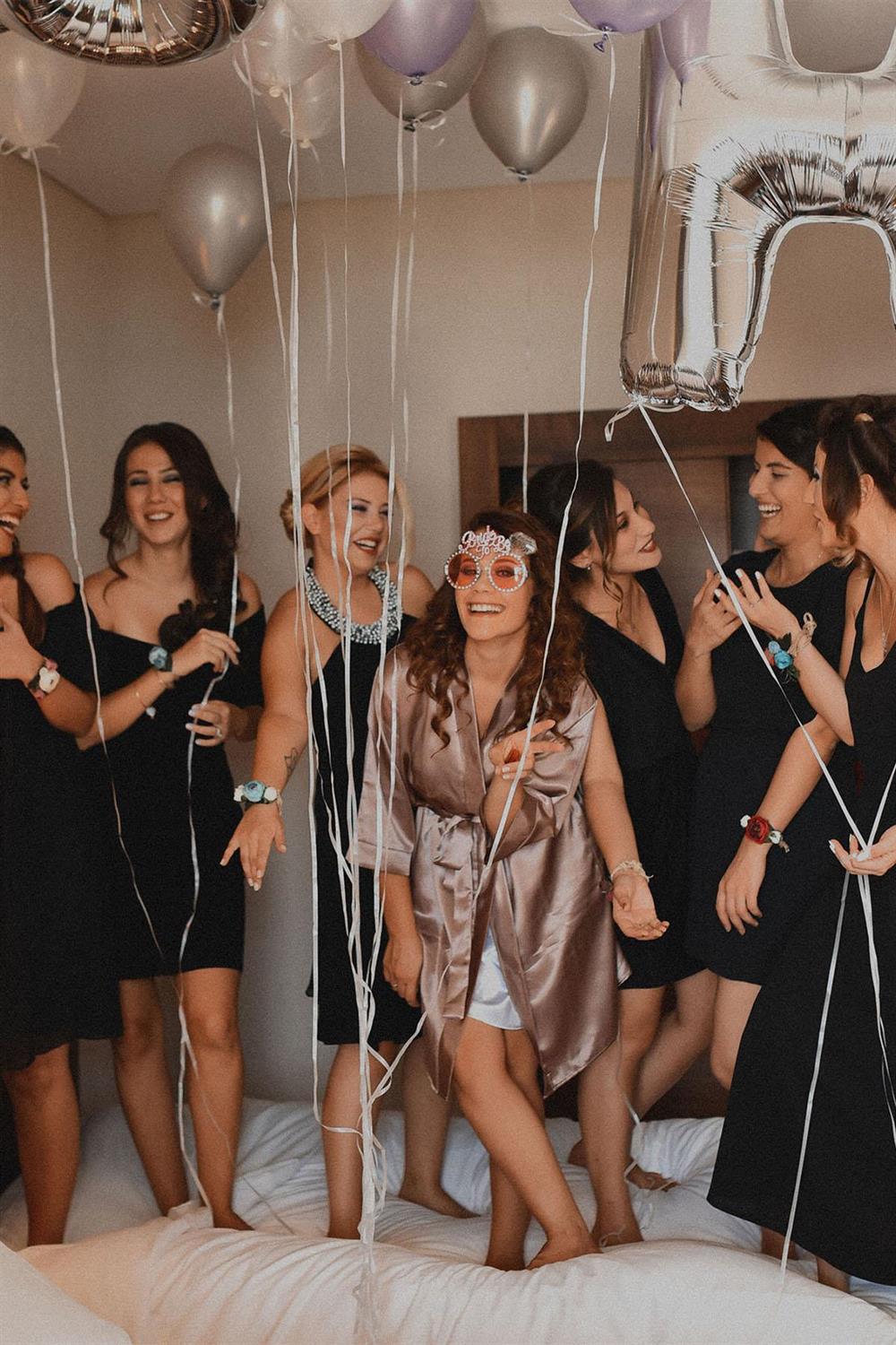 Toptan Tüylü Nakış İşlemeli İsme Özel Bride Sabahlığı