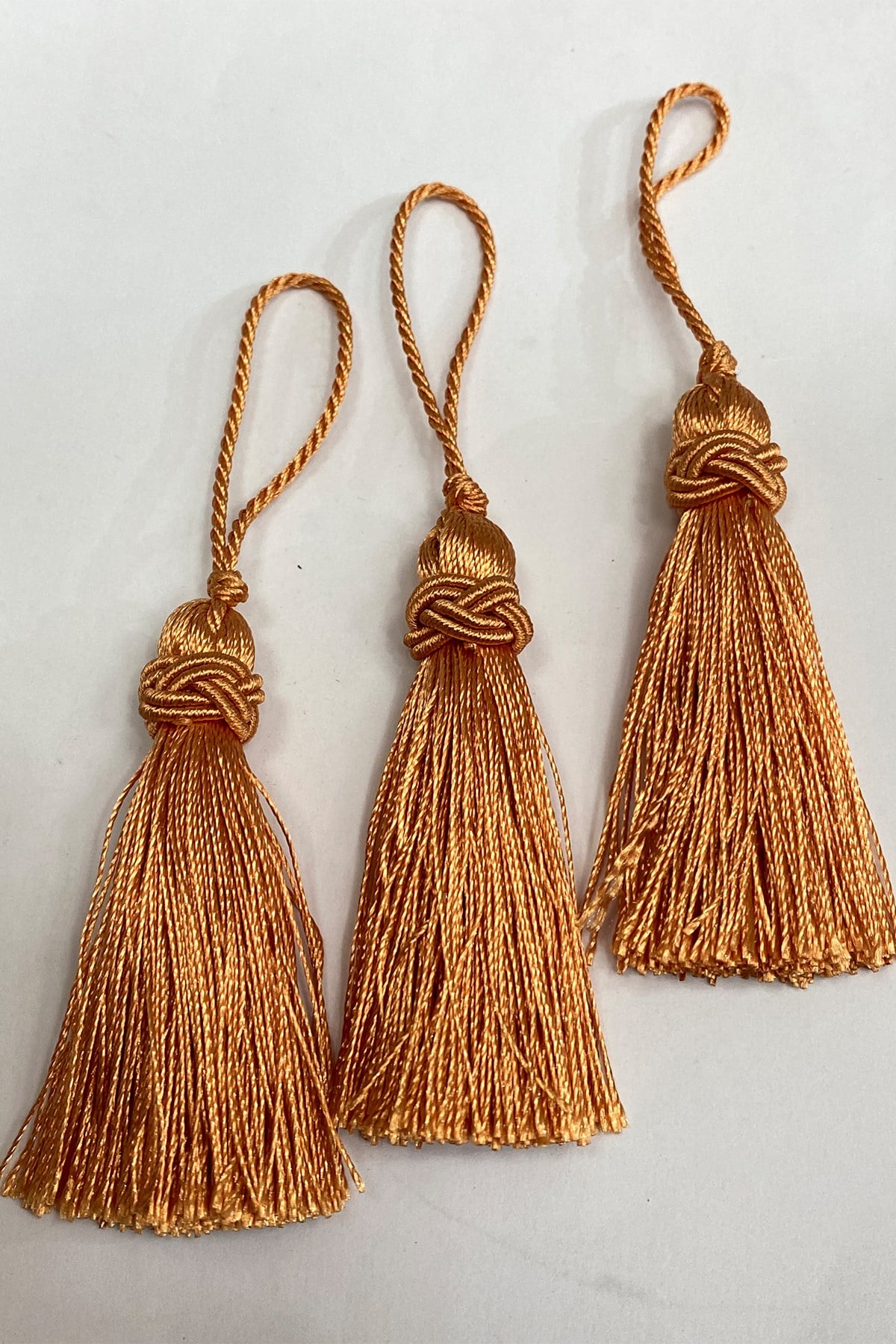 Single Tassel with Bun 7 cm 1 Piece