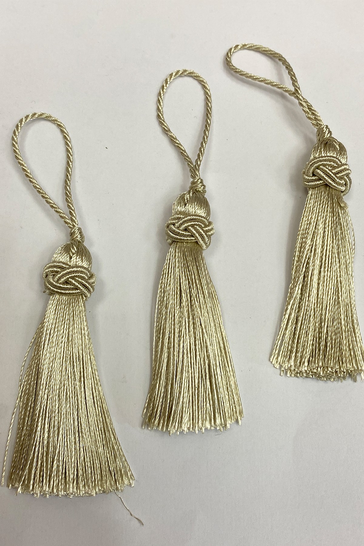 Single Tassel with Bun 7 cm 1 Piece