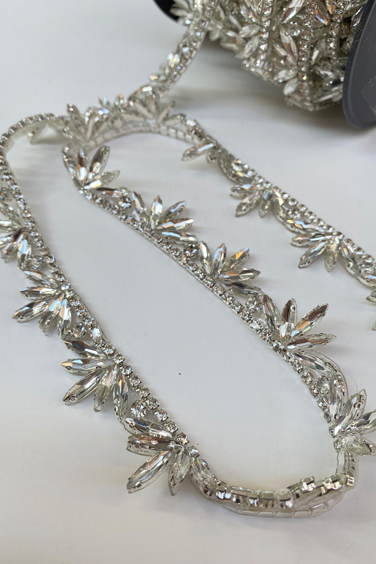 Iron-On Thin Shuttle Stone Evening Dress Ribbon Border
