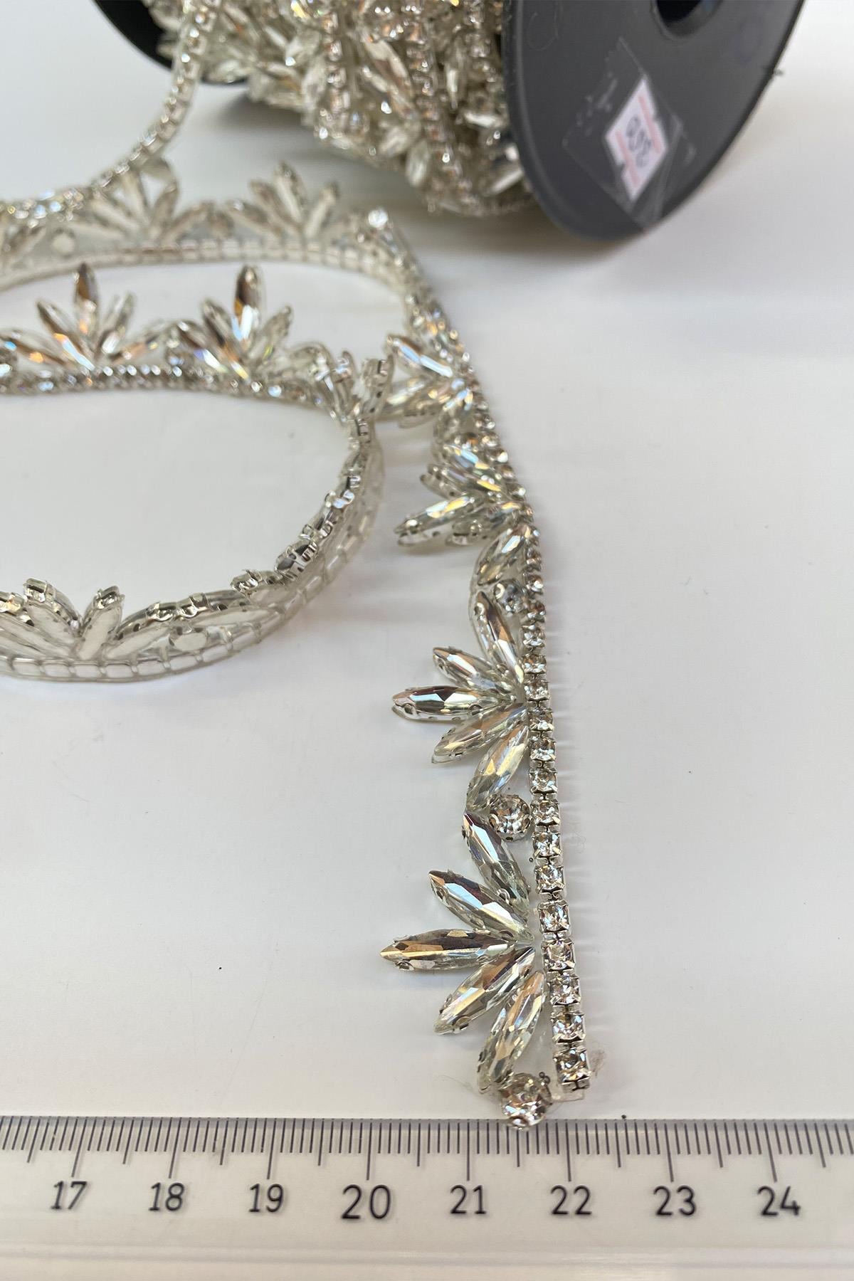 Iron-On Thin Shuttle Stone Evening Dress Ribbon Border