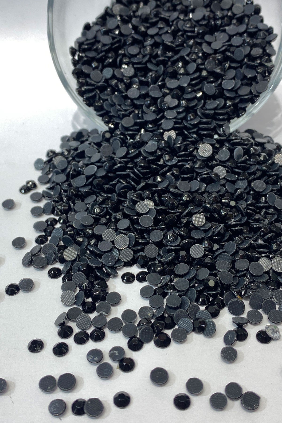 Iron-on Ss20 (5mm) Black Glue Stone 25 grm