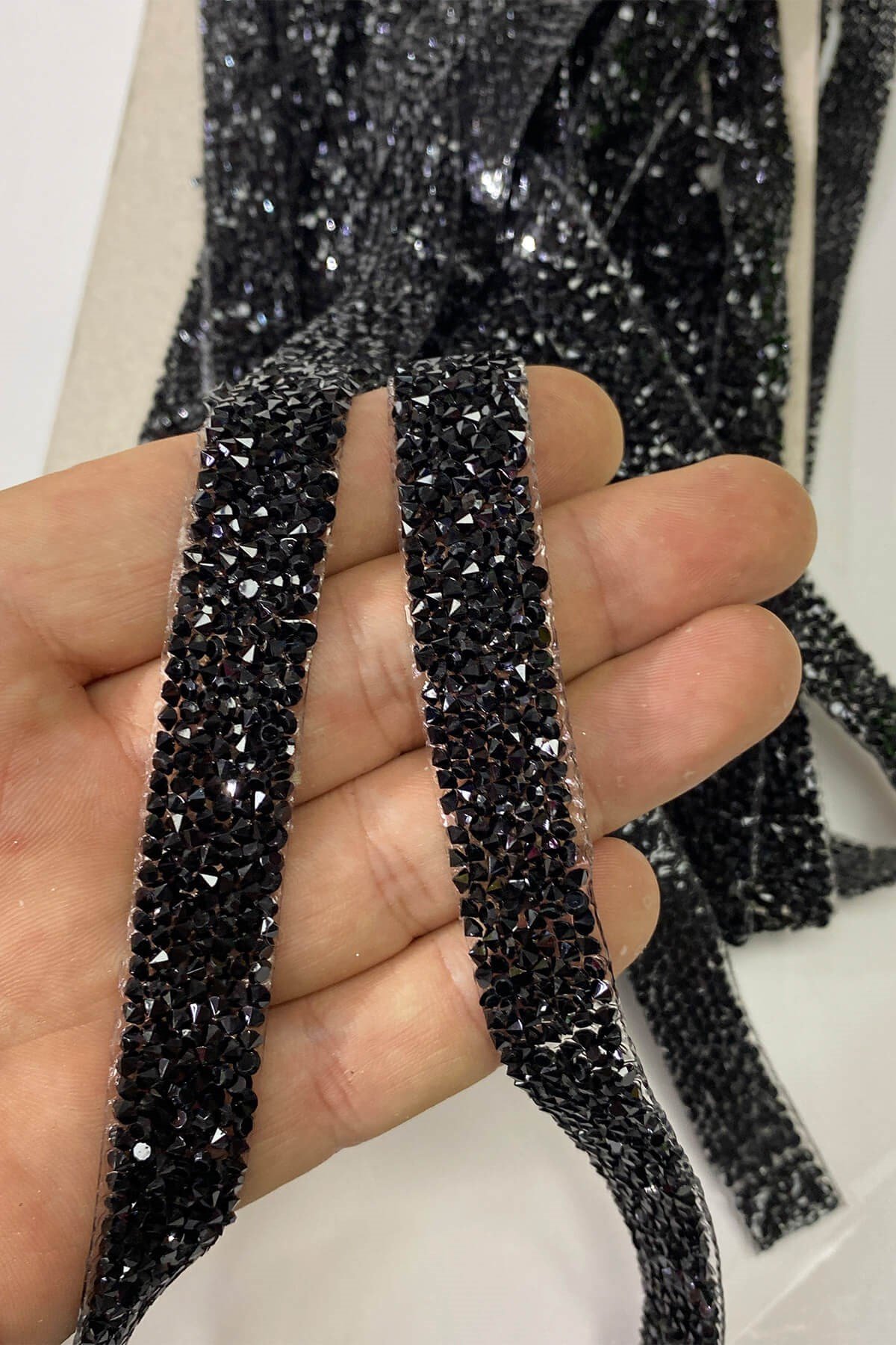 Ütüyle Yapışan Taşlı Aplik Şerit Siyah