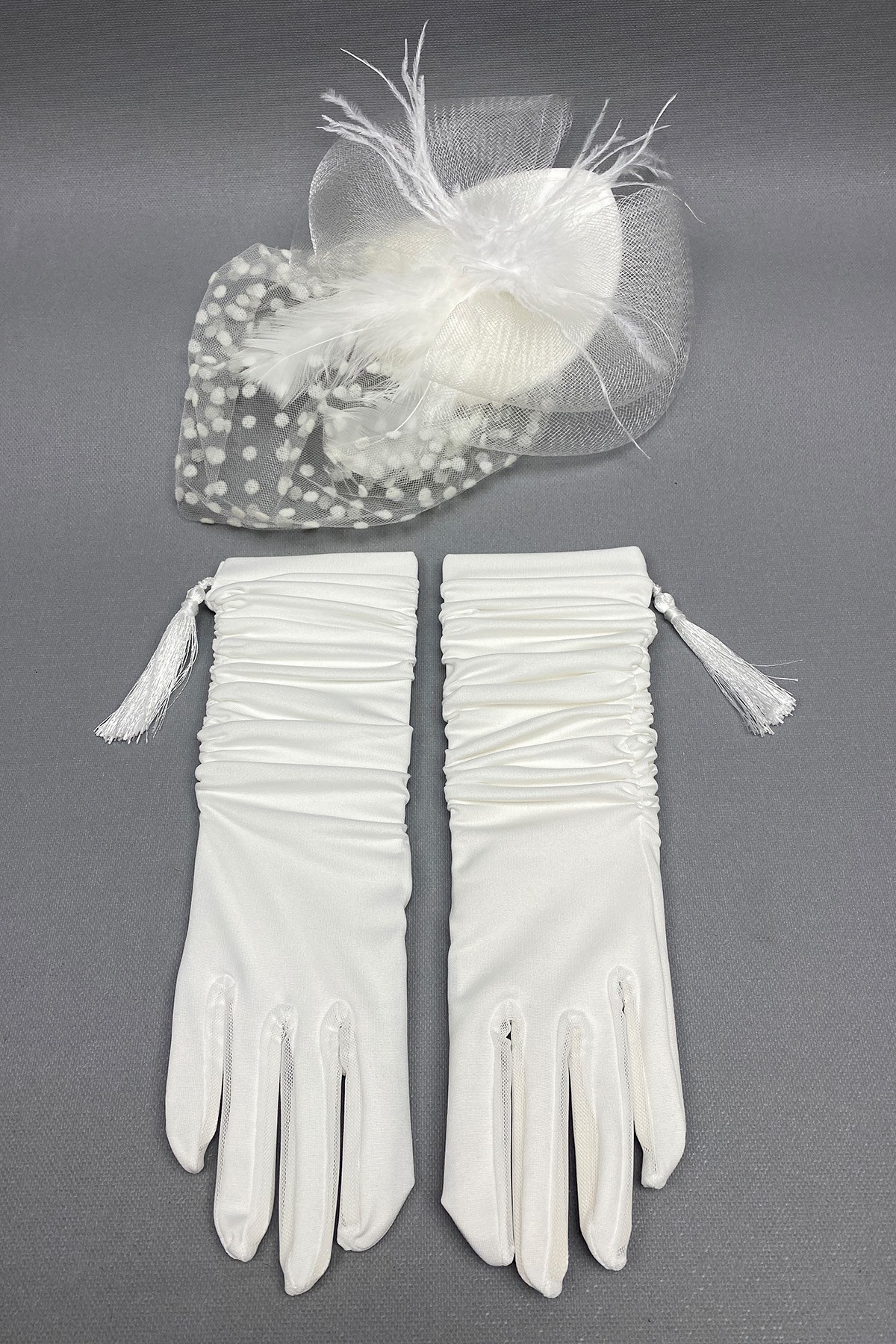 Uzun Püsküllü Gelin Eldiveni ve Puantiyeli Nikah Şapkası