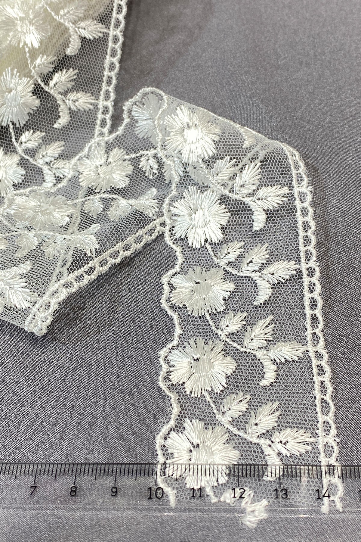 Leaf Patterned Edge Guipure Lace Scallop 9 mt