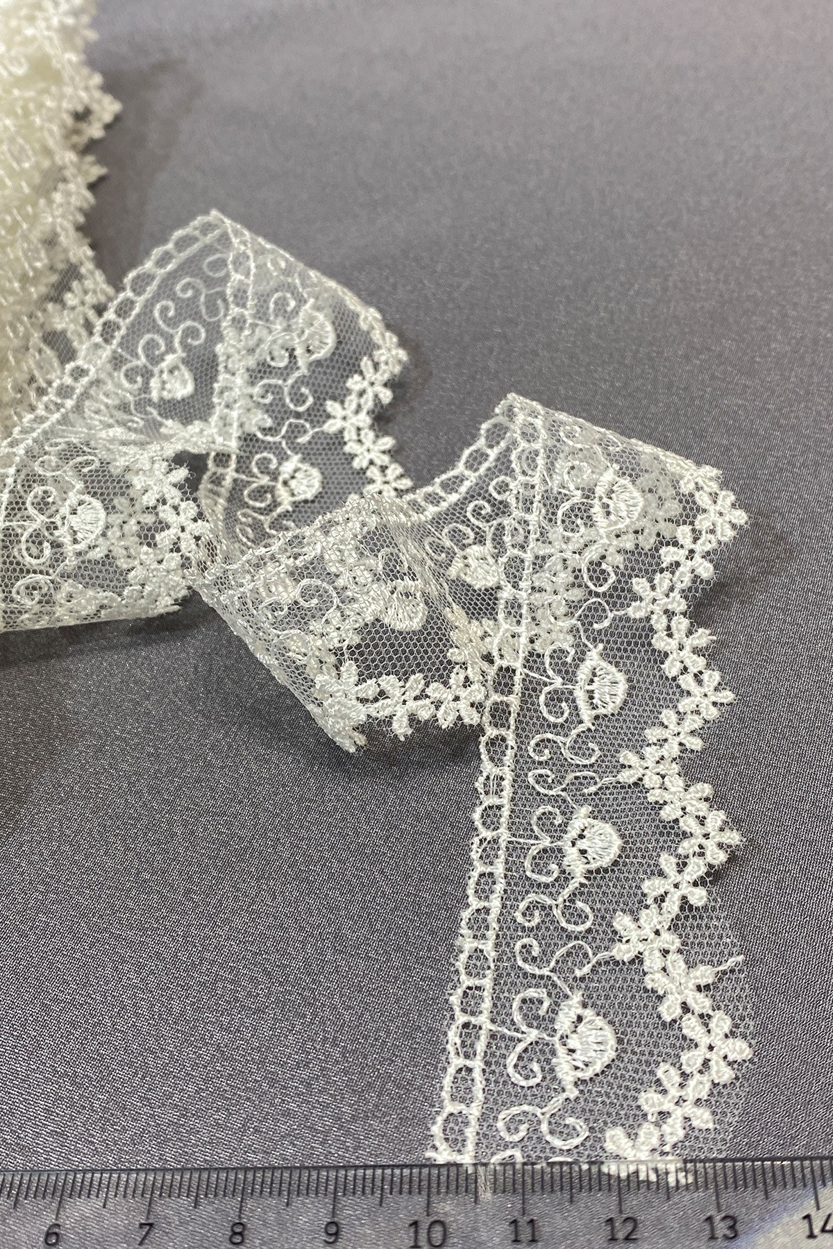 Leafy Flower Pattern Edge Guipure Lace Scallop 9 mt