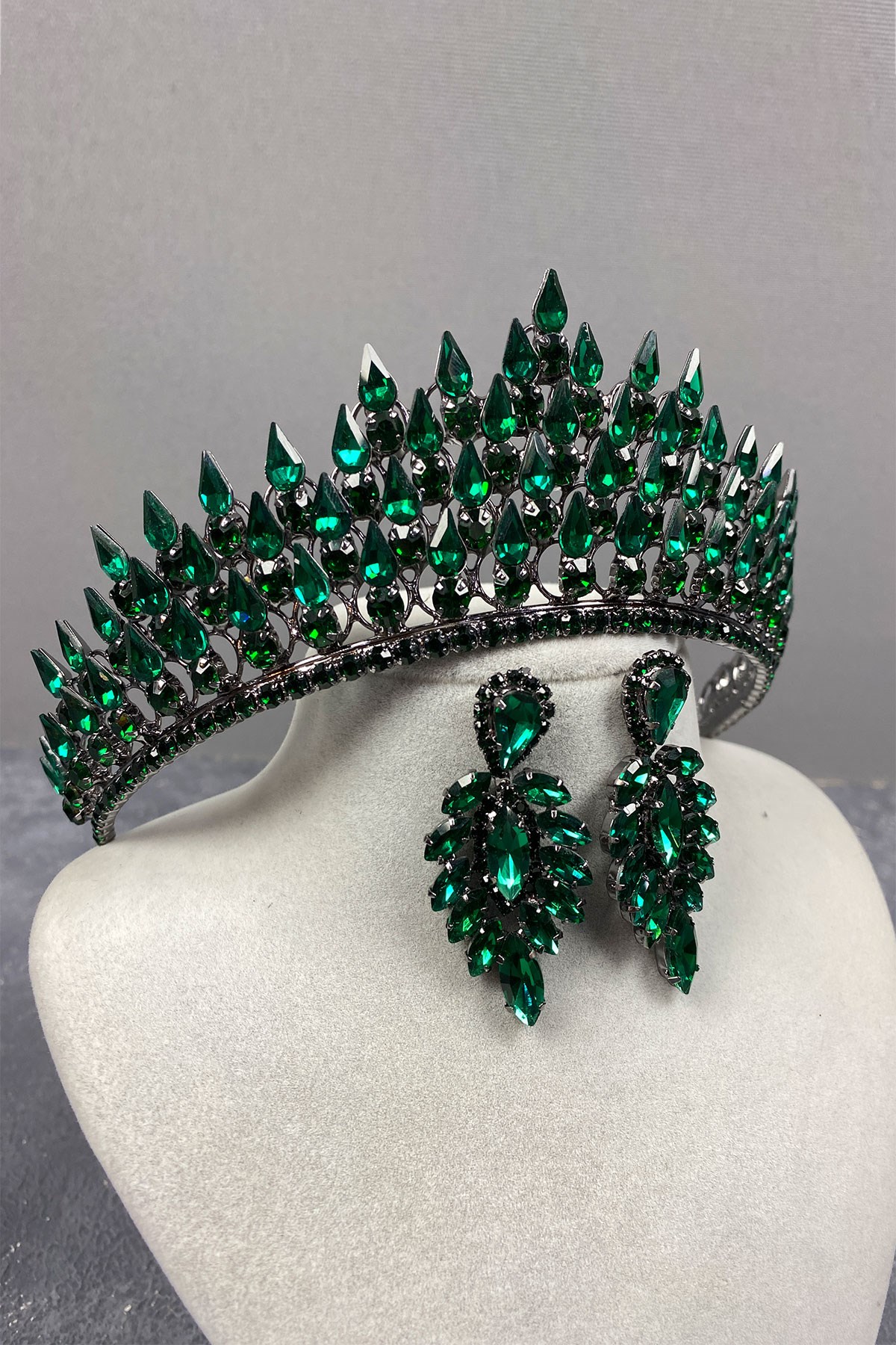 Green Drop 3D Bridal Henna Crown And Stone Earring Set