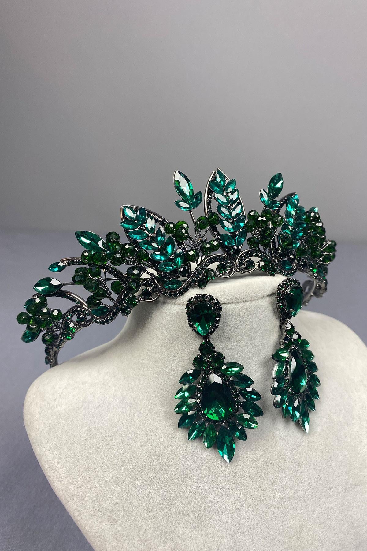 Green Jabbah Bead Embroidered Bridal Henna Crown and Shuttle Earrings