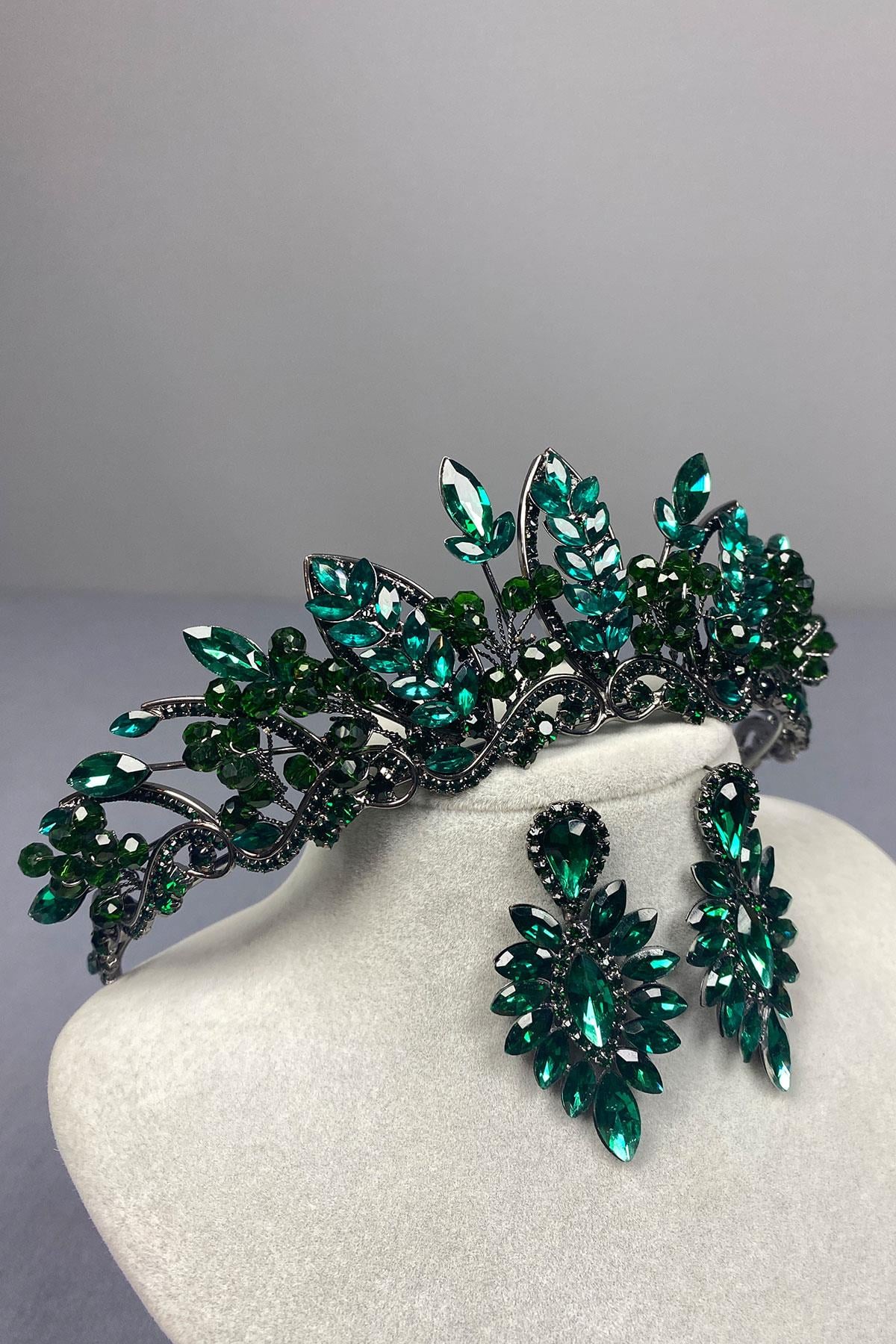 Green Jabbah Bead Embroidered Bridal Henna Crown and Fine Shuttle Earrings