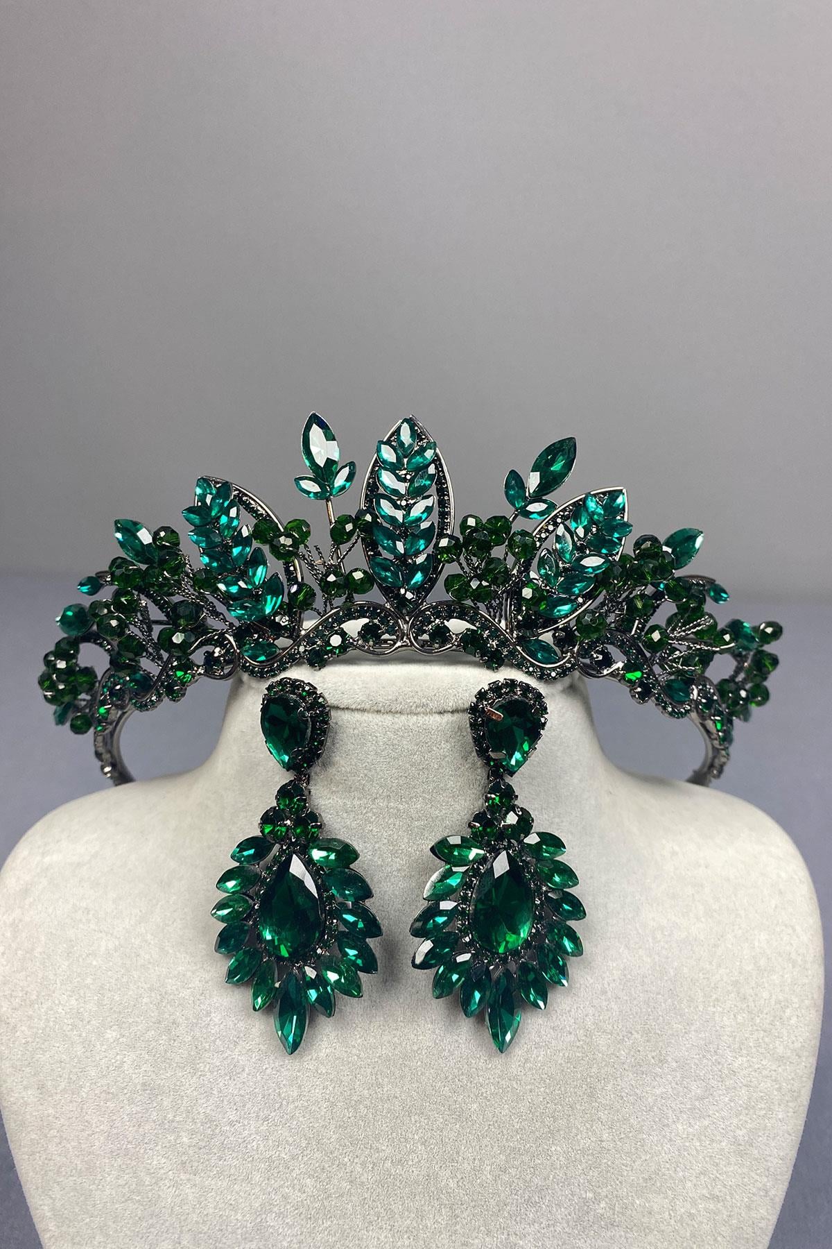 Green Jabbah Bead Embroidered Bridal Henna Crown and Shuttle Earrings