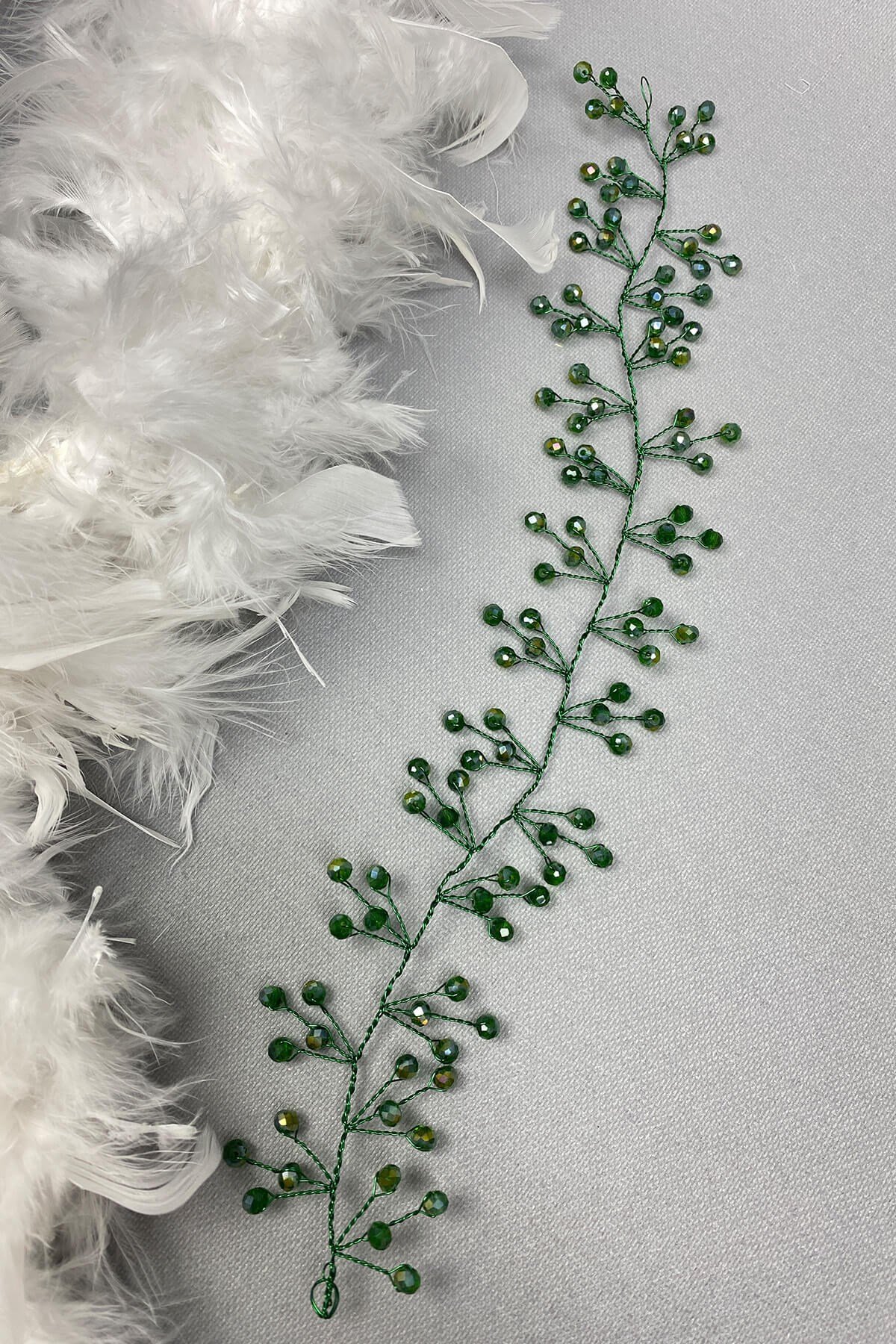 إكسسوار تاج الزفاف مطرز باللون الأخضر