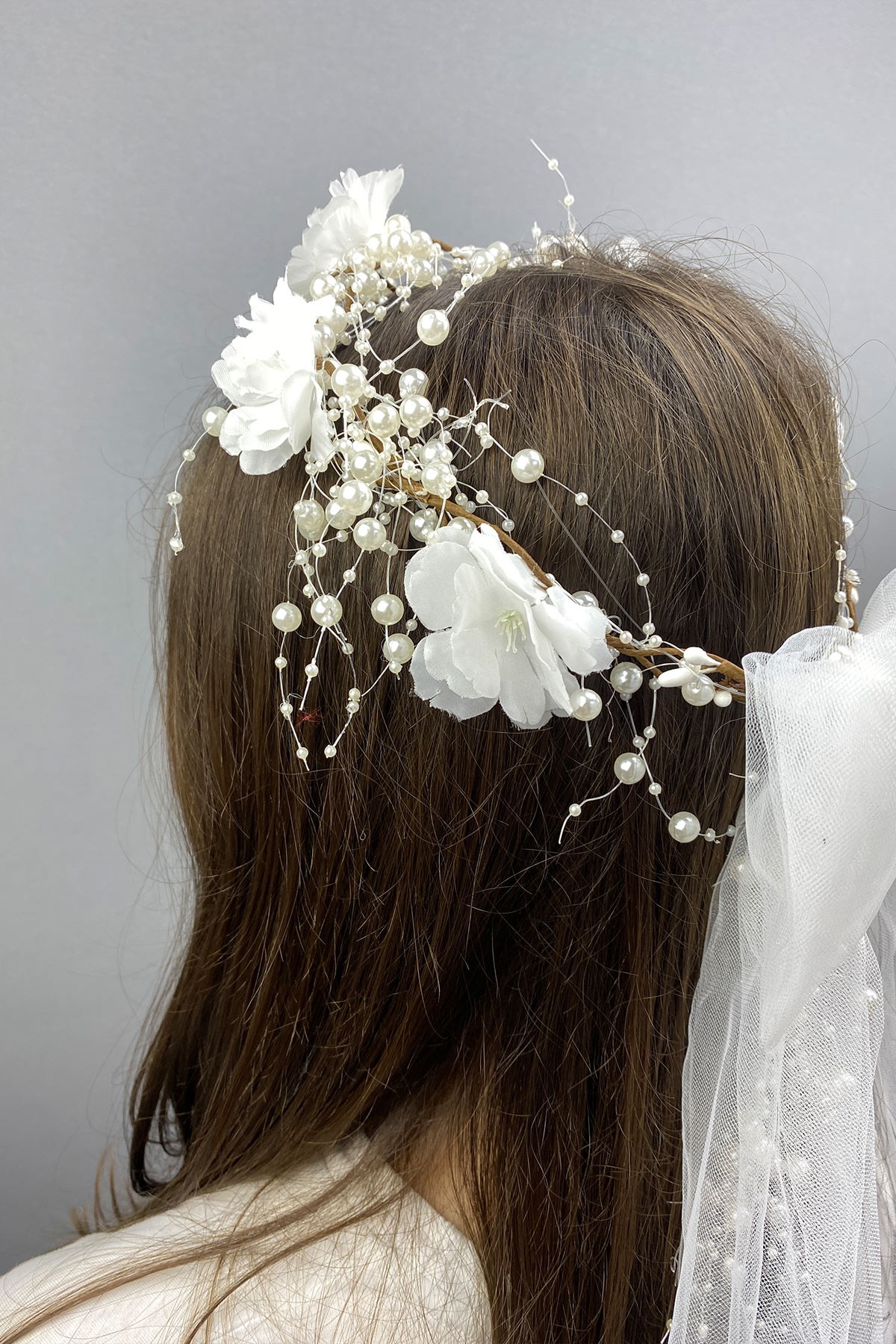 Yogun İncili Fiyonklu Özel Tasarım Dış Çekim Gelin Tacı ve Aksesuarı