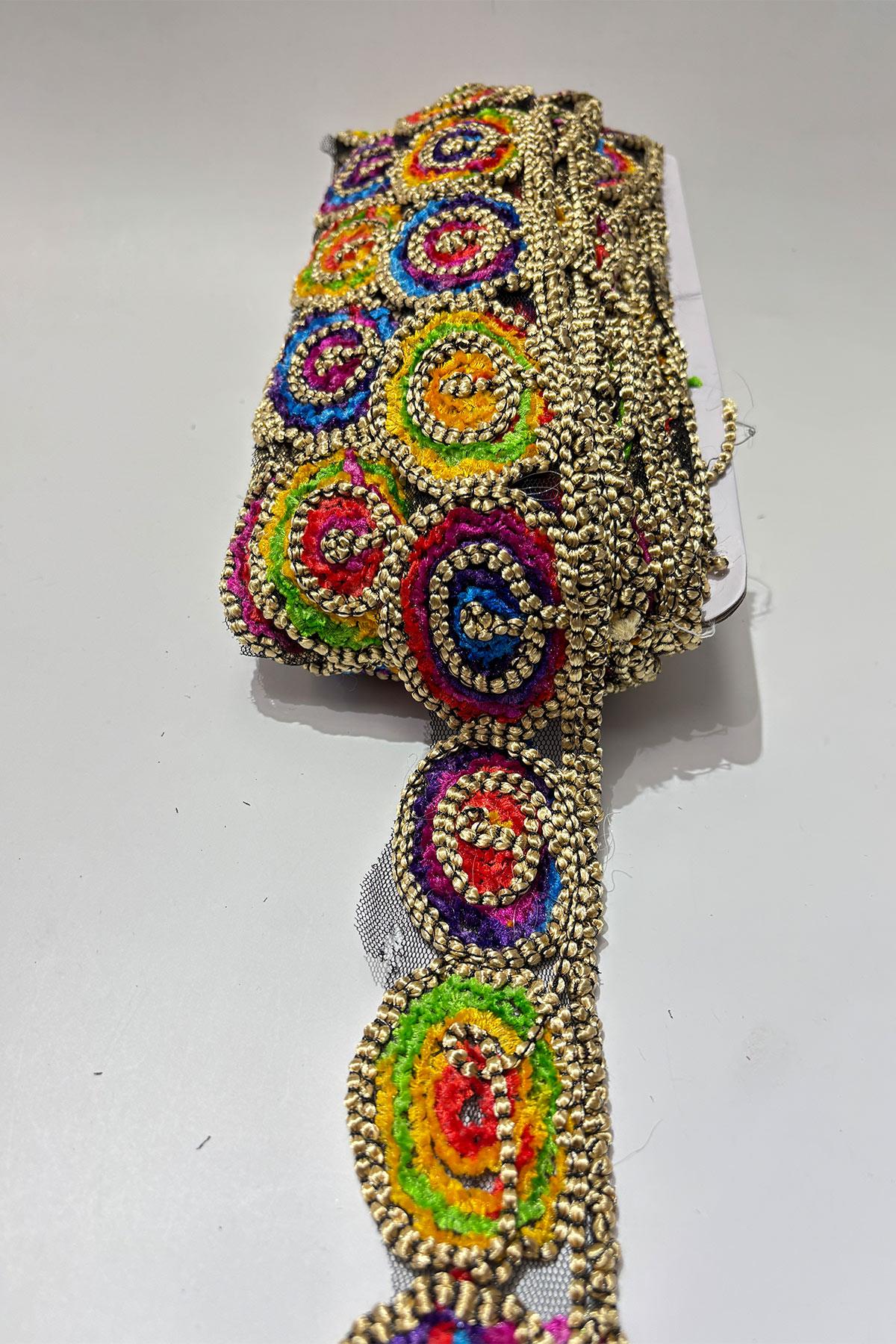 Yuvarlak Desenli Antik Şerit Güpür