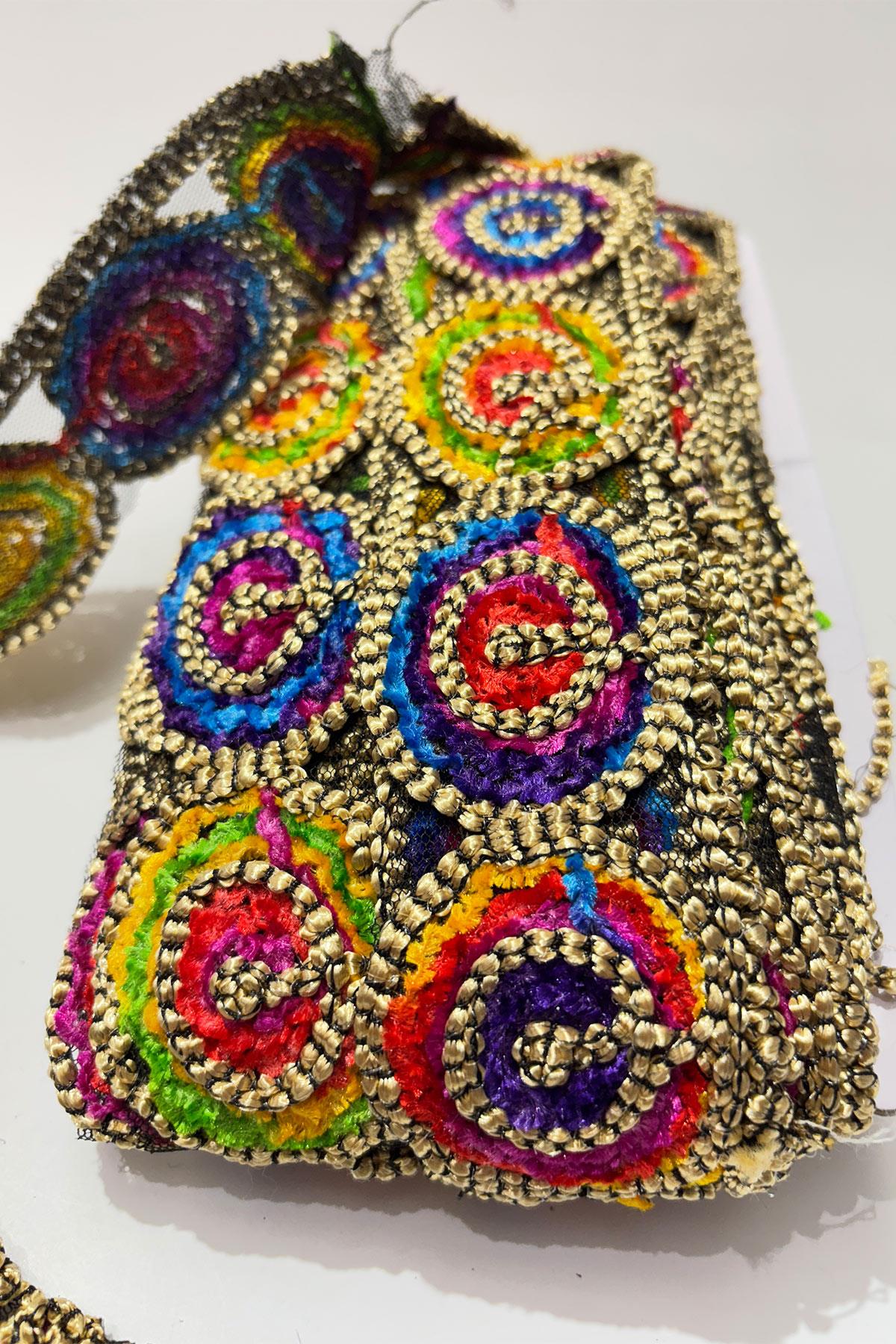 Yuvarlak Desenli Antik Şerit Güpür