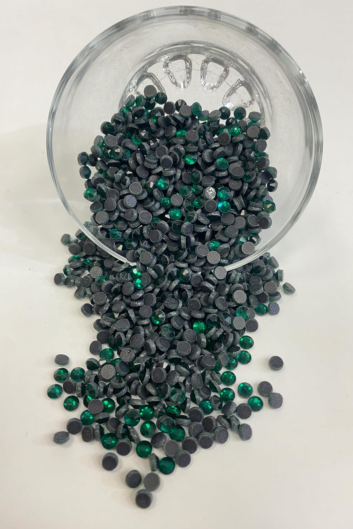 Zümrüt Yeşili  Ütüyle Yapışan Boncuk Ss20 5mm Yapıştırma Taş 25 grm