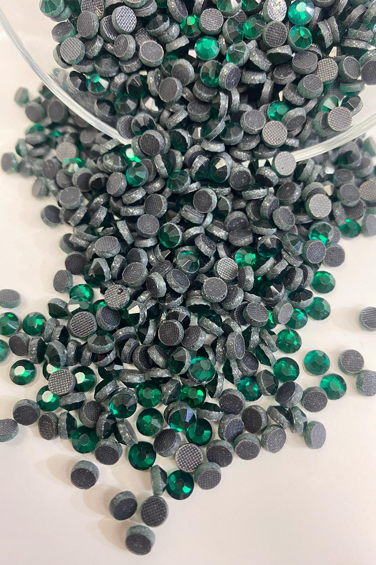 Zümrüt Yeşili  Ütüyle Yapışan Boncuk Ss20 5mm Yapıştırma Taş 25 grm