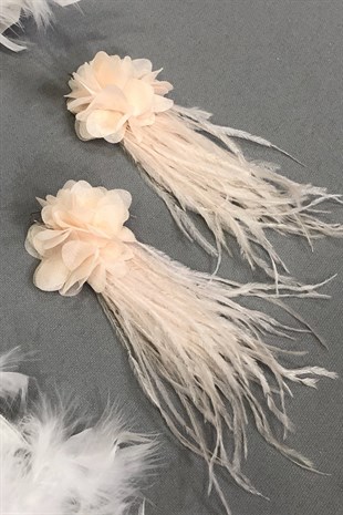 Açık Pudra Çiçekli Tüylü Küpe