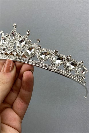 Ade Model Bridal Crown with Small Drop Stones